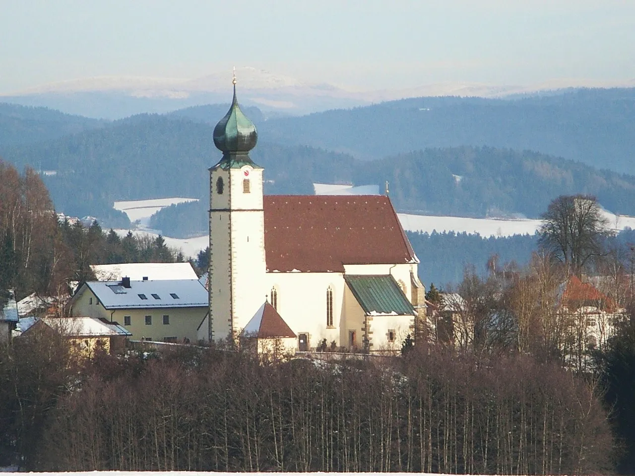 Photo showing: Preying mit der Pfarrkirche