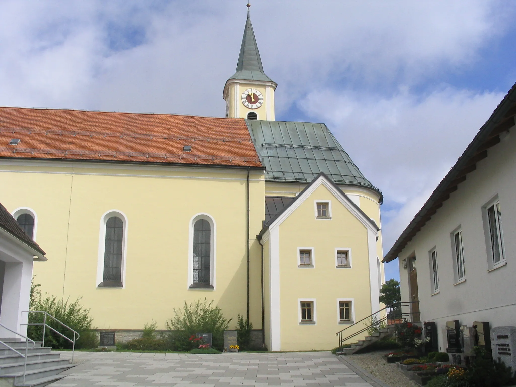 Photo showing: Bischofsmais, St James Parish Church from south .