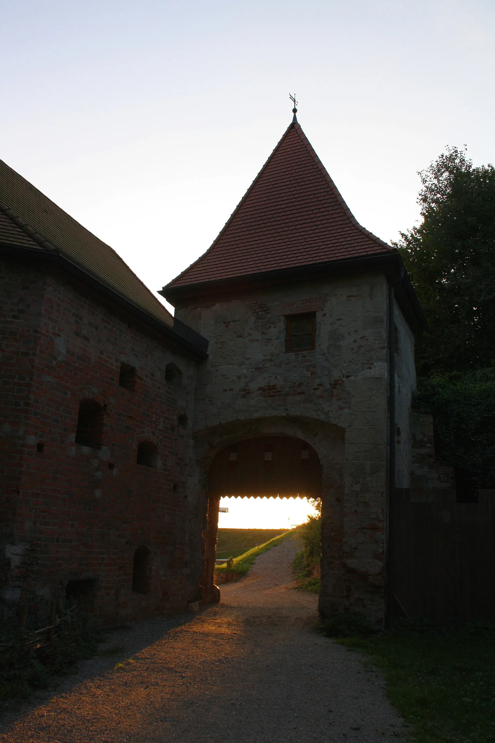 Photo showing: Torgebäude der Burg Frauenstein