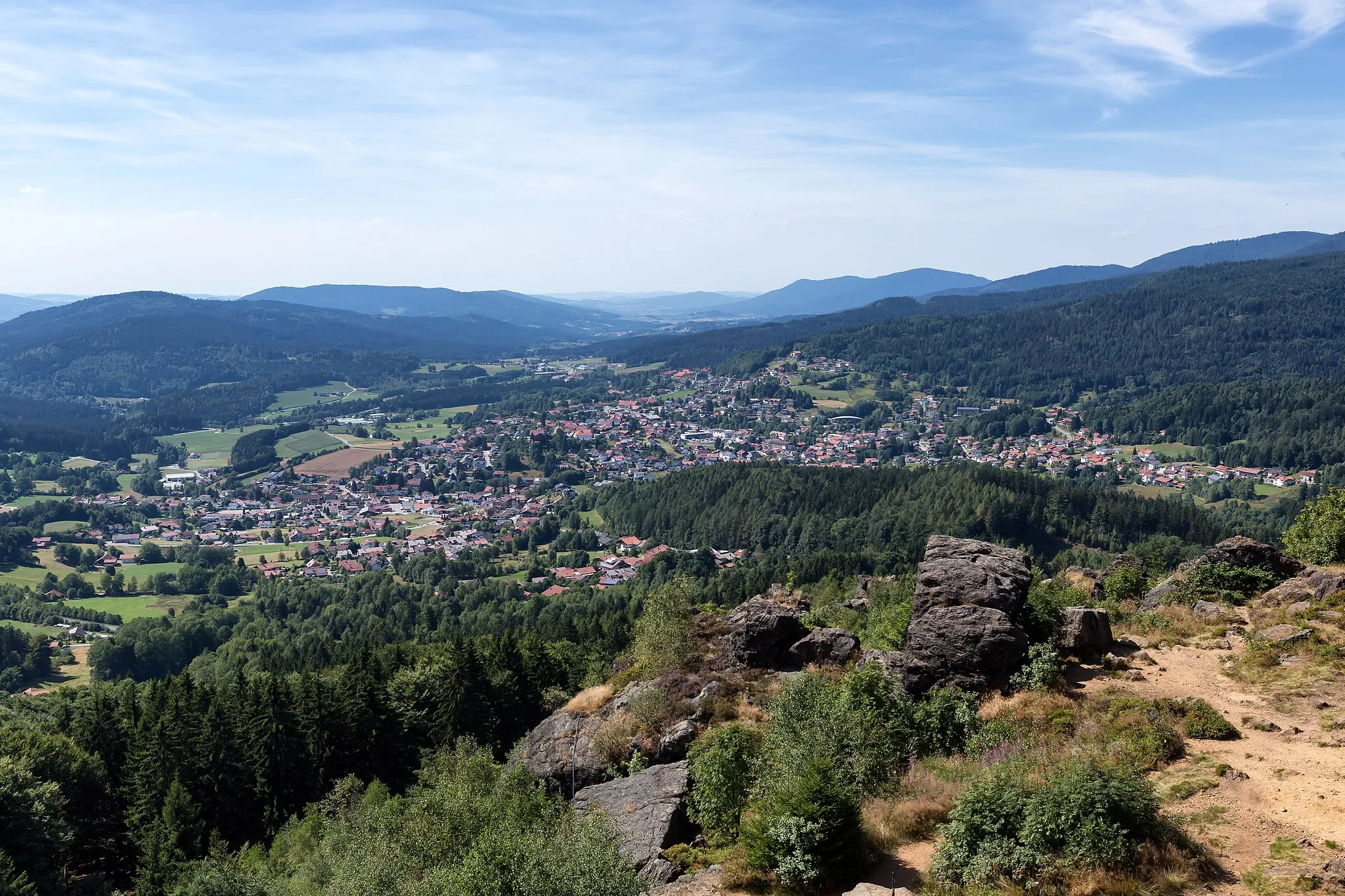 Photo showing: Blick vom Silberberg auf Bodenmais.