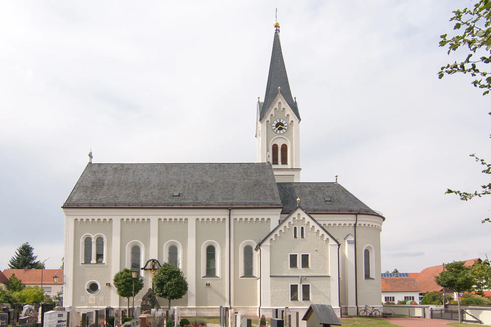 Photo showing: Kirche St. Laurentius; 1887-89; mit Ausstattung.