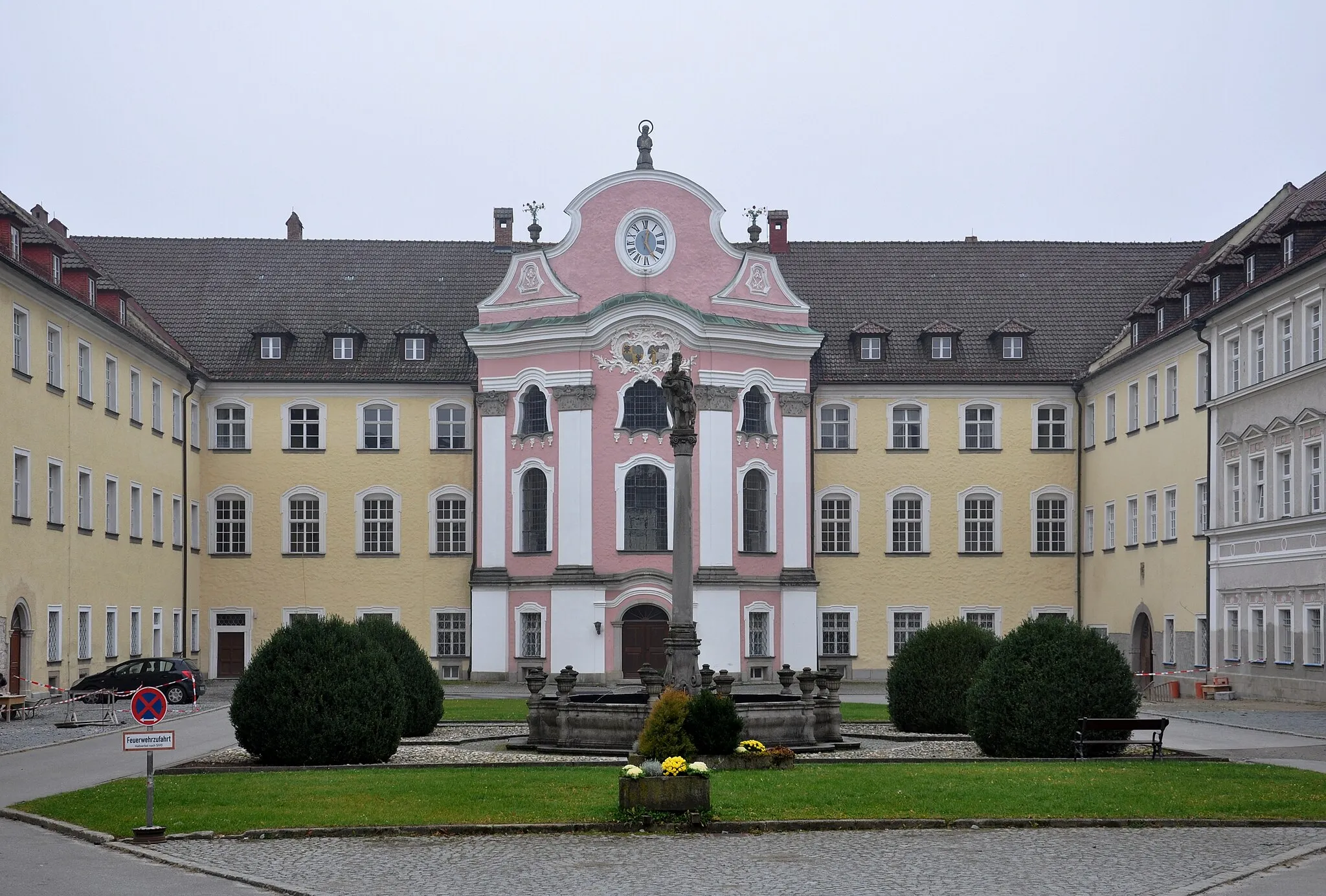 Photo showing: Kloster Metten
Klosterhof, Blick zum Festsaalgebäude