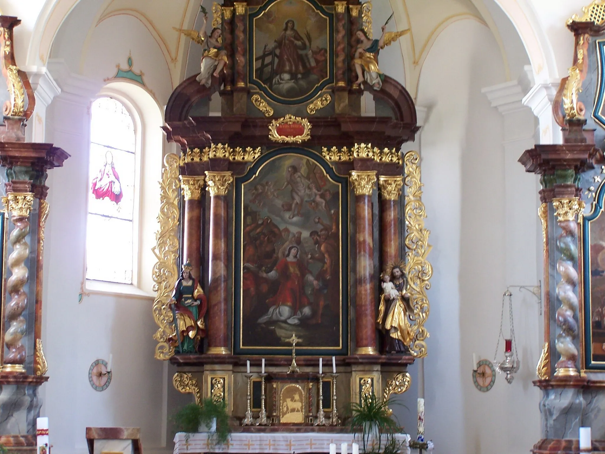 Photo showing: Ergoldsbach, Iffelkofen, Regensburger Straße 80. Filialkirche St. Stephan. Saalkirche, barocke Anlage. Neubau von 1726. Altarraum mit Hochaltar St. Stephanus.