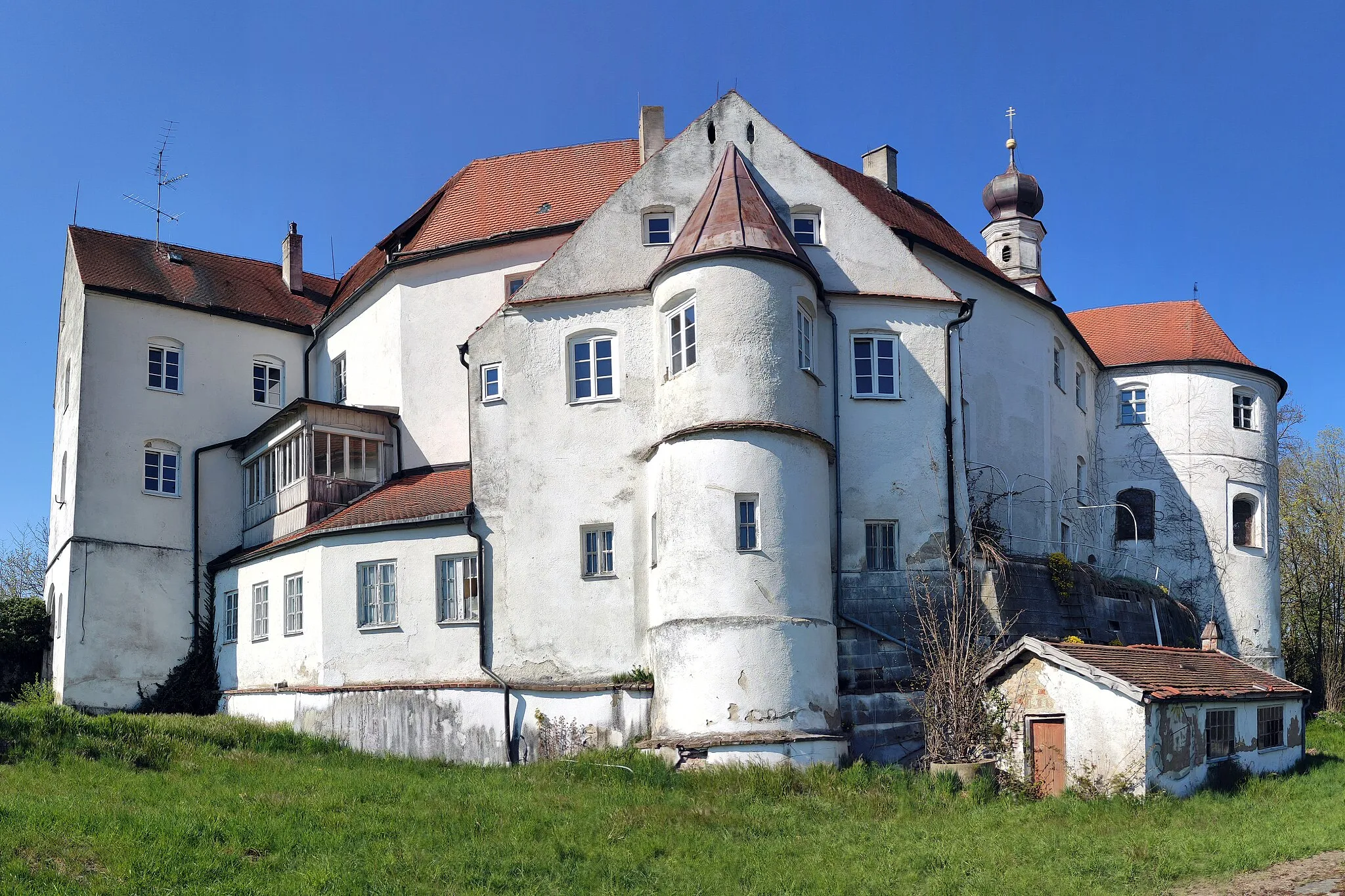 Photo showing: Das Schloss Wildenberg liegt in der gleichnamigen Gemeinde Wildenberg im niederbayerischen Landkreis Kelheim.