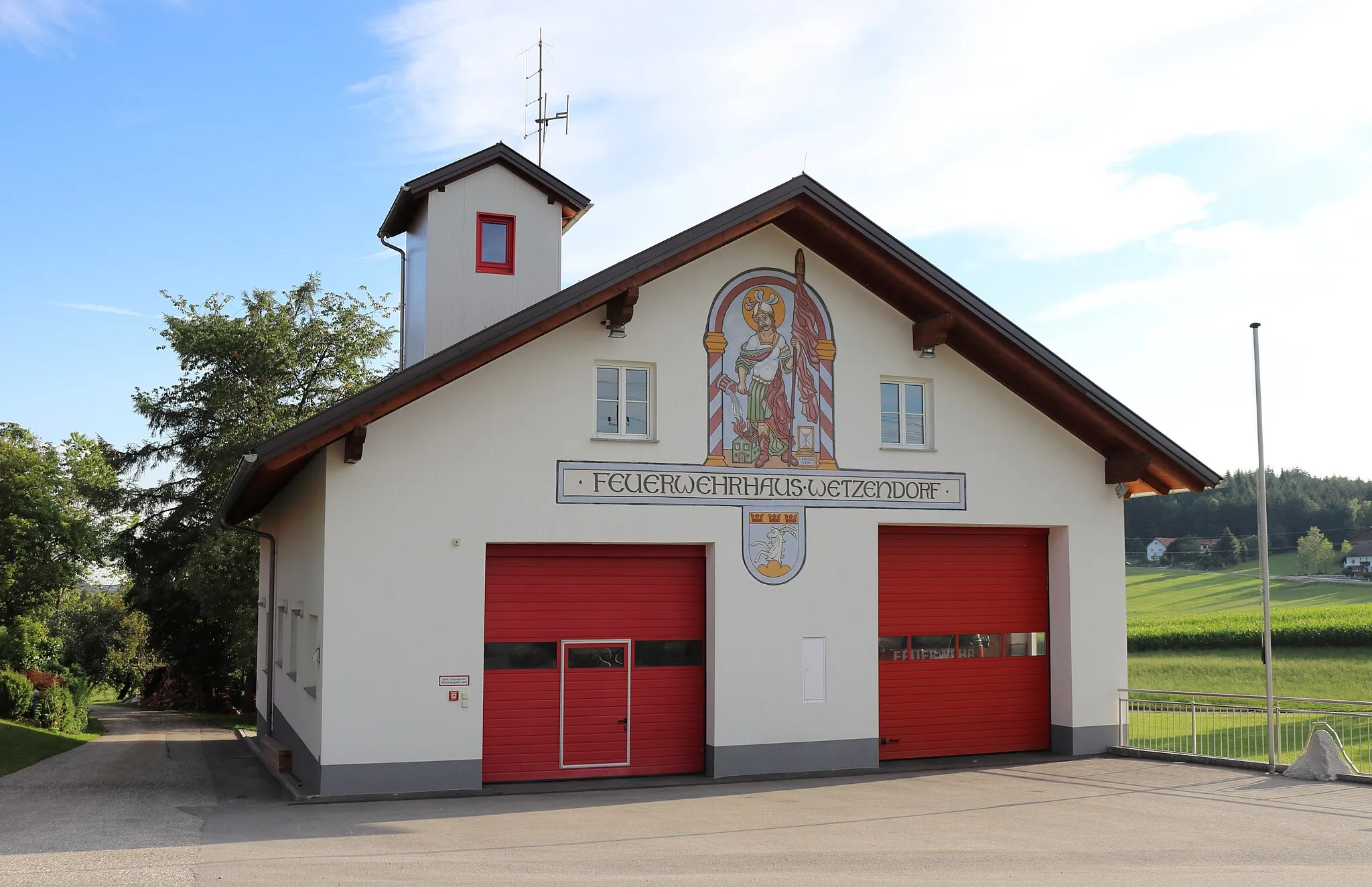 Photo showing: Feuerwehrhaus der Freiwilligen Feuerwehr Esternberg, Löschzug Wetzendorf