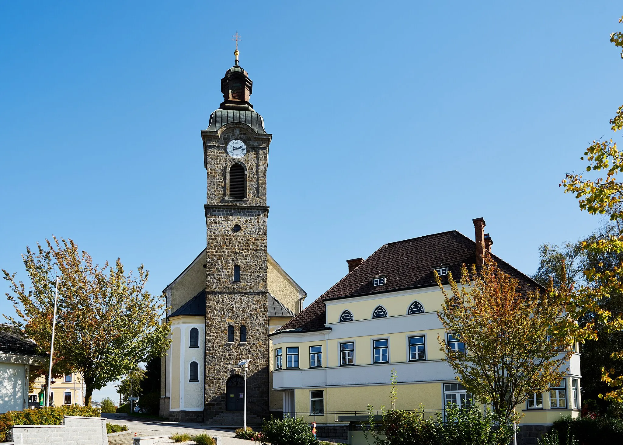 Photo showing: Katholische Pfarrkirche Heiliger Lambert in Lambrechten, Ansicht von Westen