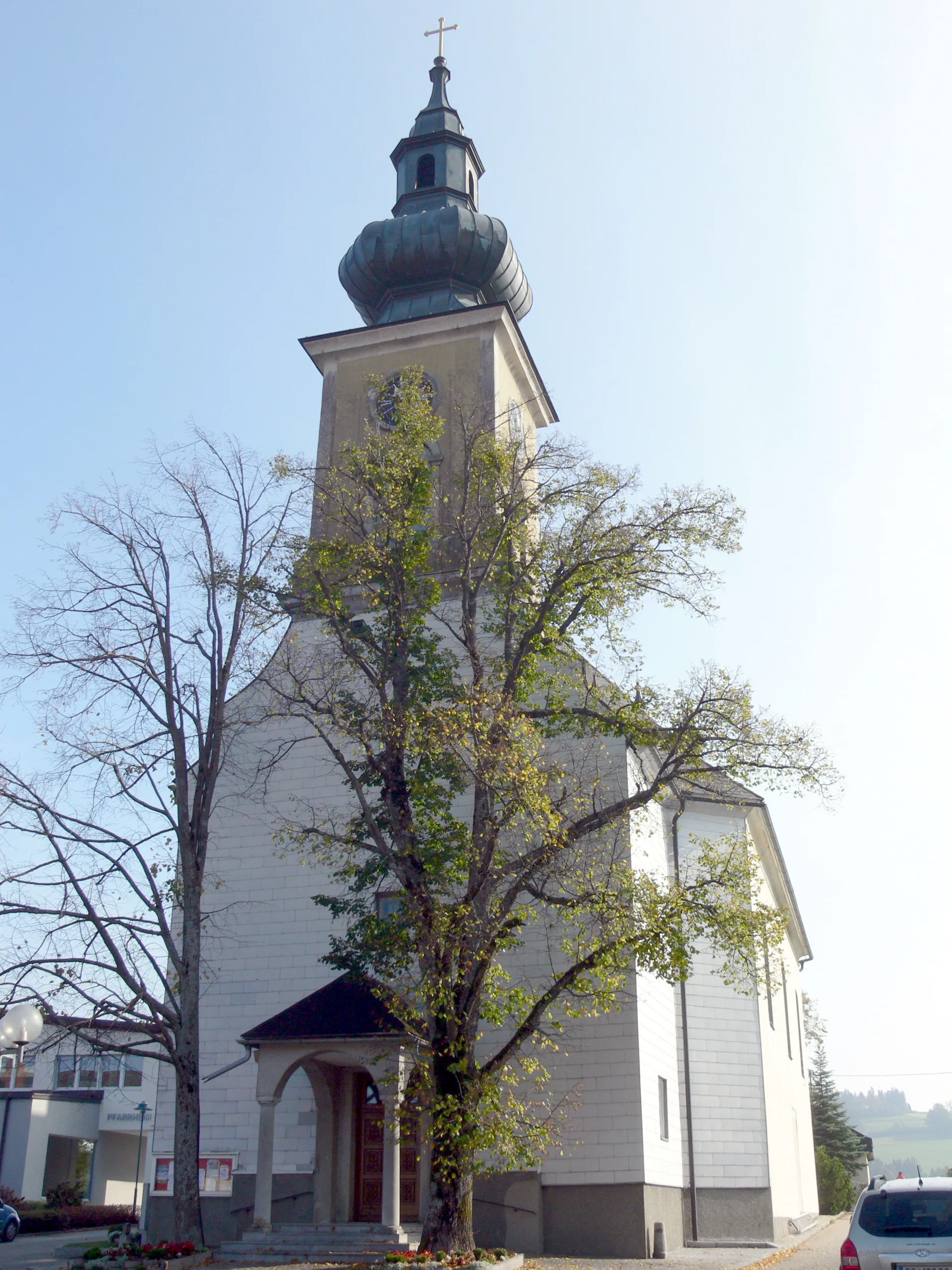 Photo showing: Kollerschlag. Pfarrkirche St.Joseph: Fassade

This media shows the protected monument with the number 14153 in Austria. (Commons, de, Wikidata)