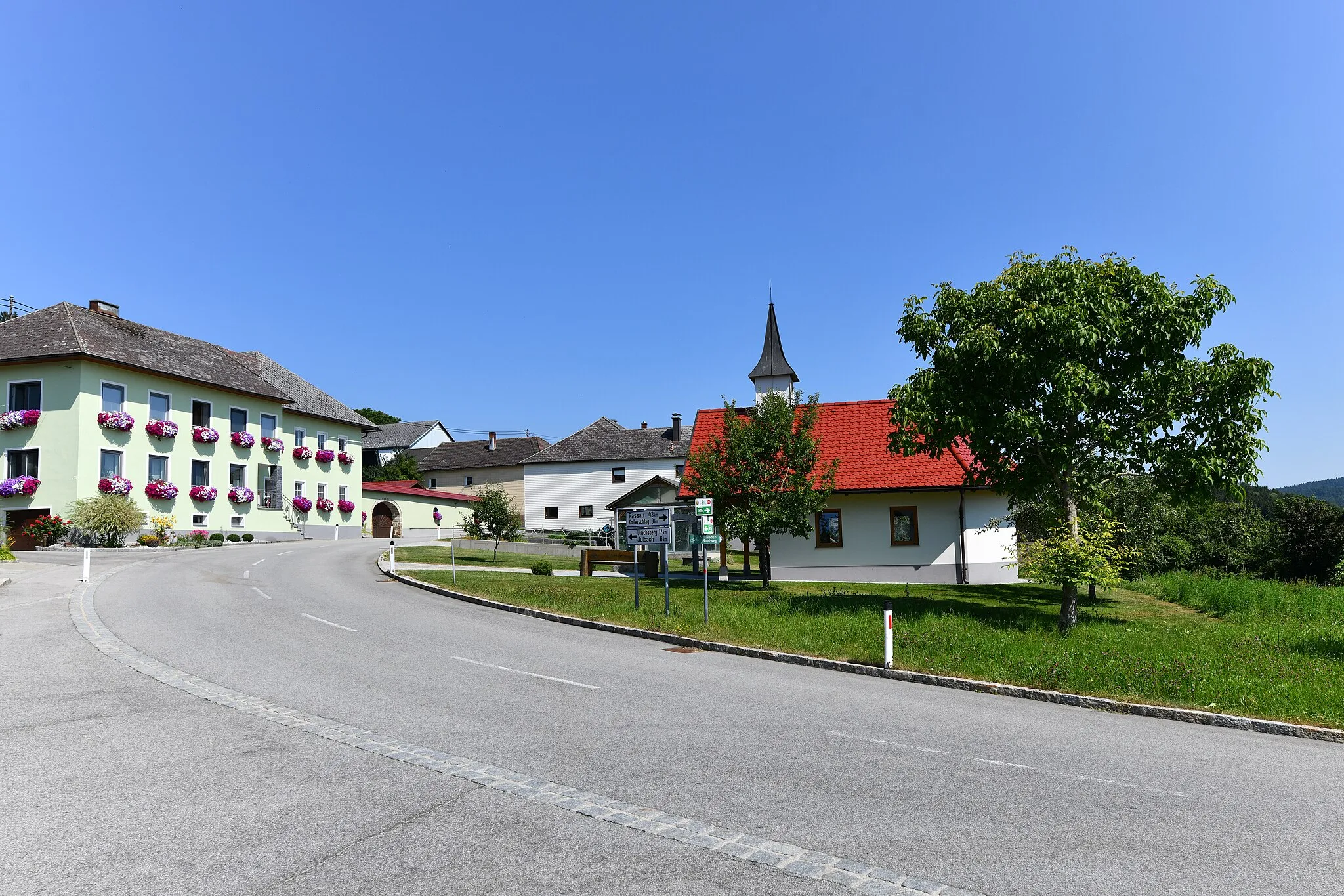 Photo showing: 22.07.2022: Wiki takes Böhmerwald, Kapelle im Ortszentrum von Nebelberg, Oberösterreich