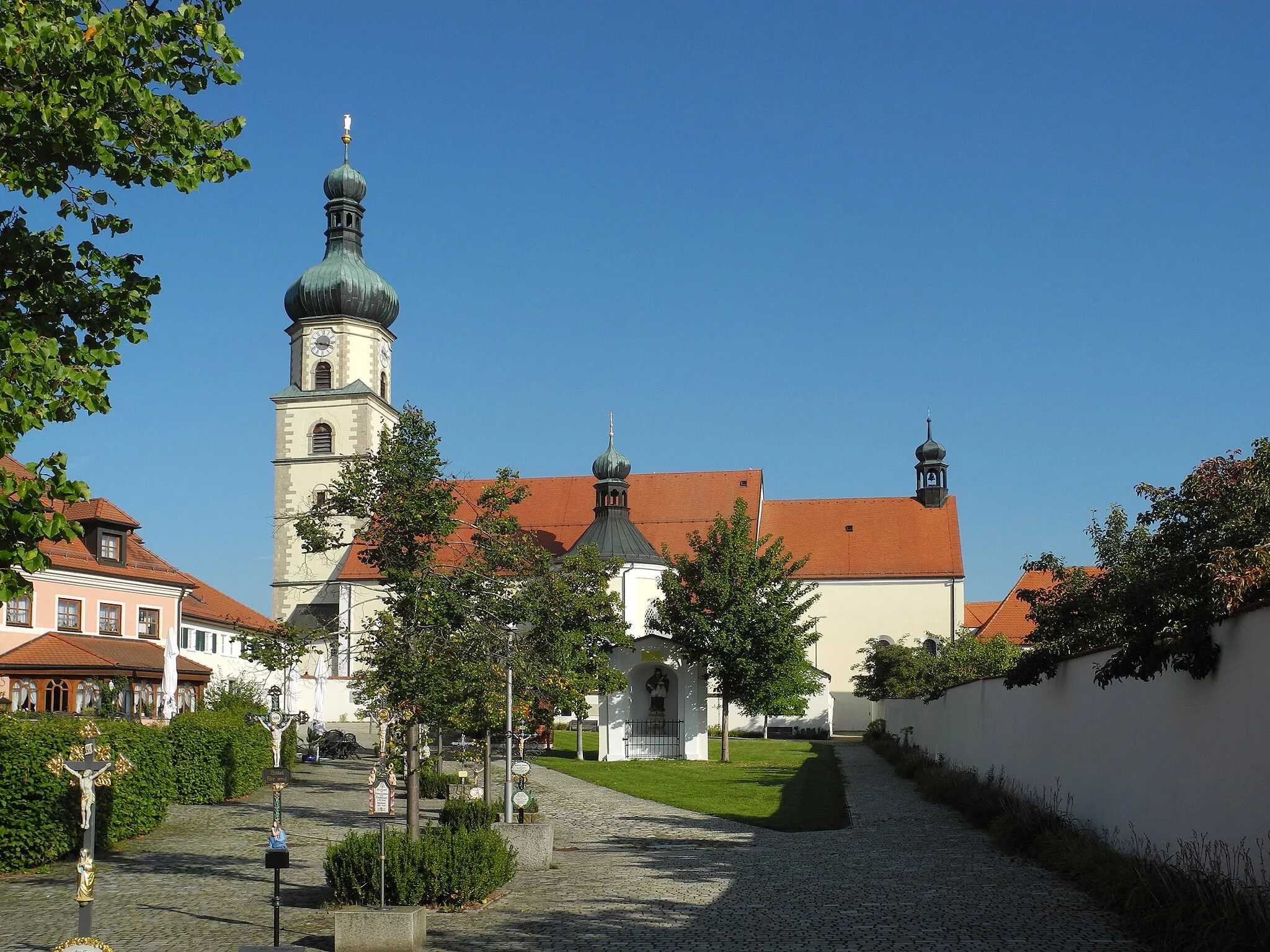 Photo showing: Katholische Wallfahrts- und Pfarrkirche Mariä Geburt in Neukirchen beim Heiligen Blut in der Oberpfalz