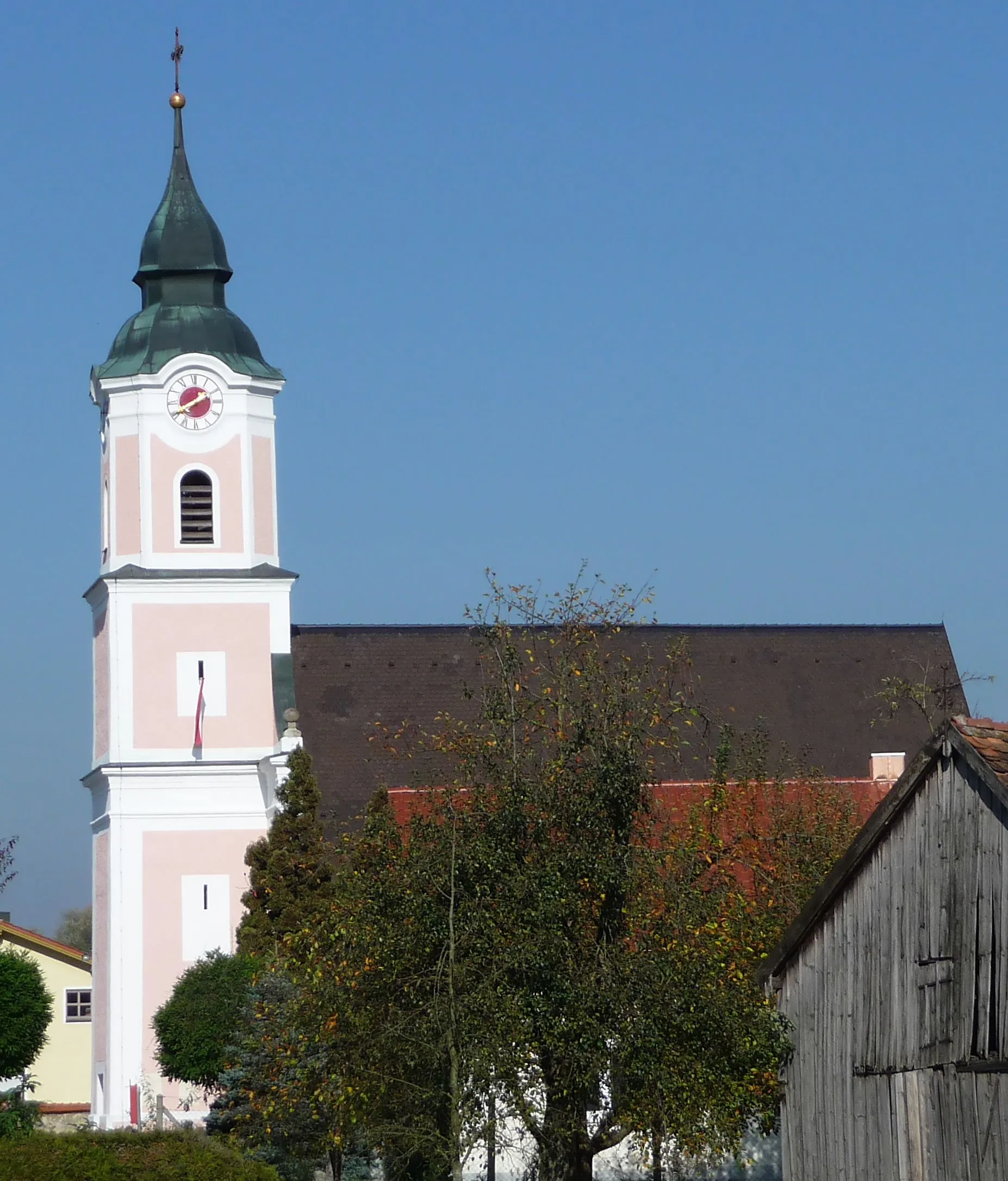 Photo showing: Die Pfarrkirche St. Laurentius in Künzing