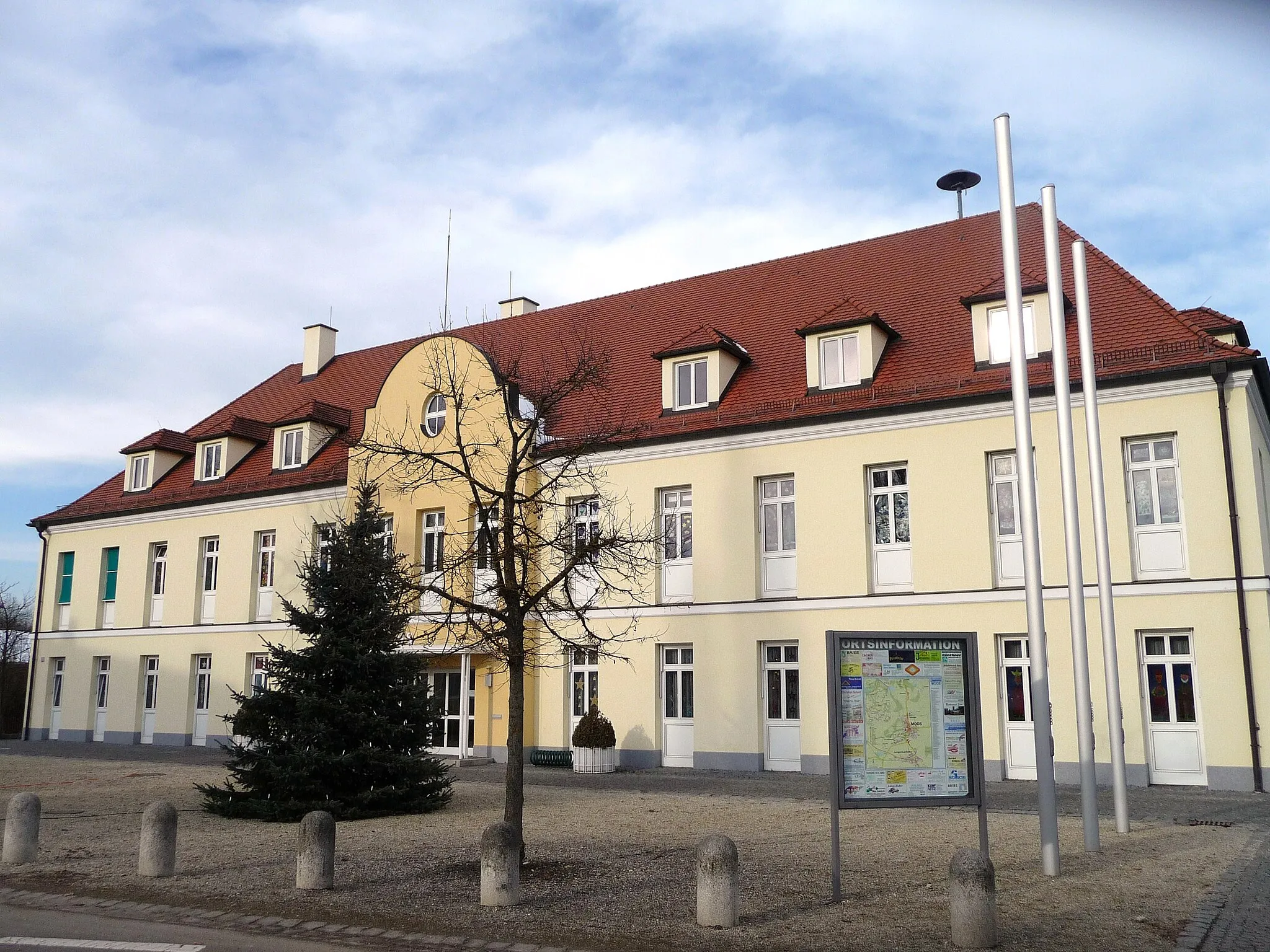 Photo showing: Das Rathaus von Moos (Niederbayern)
