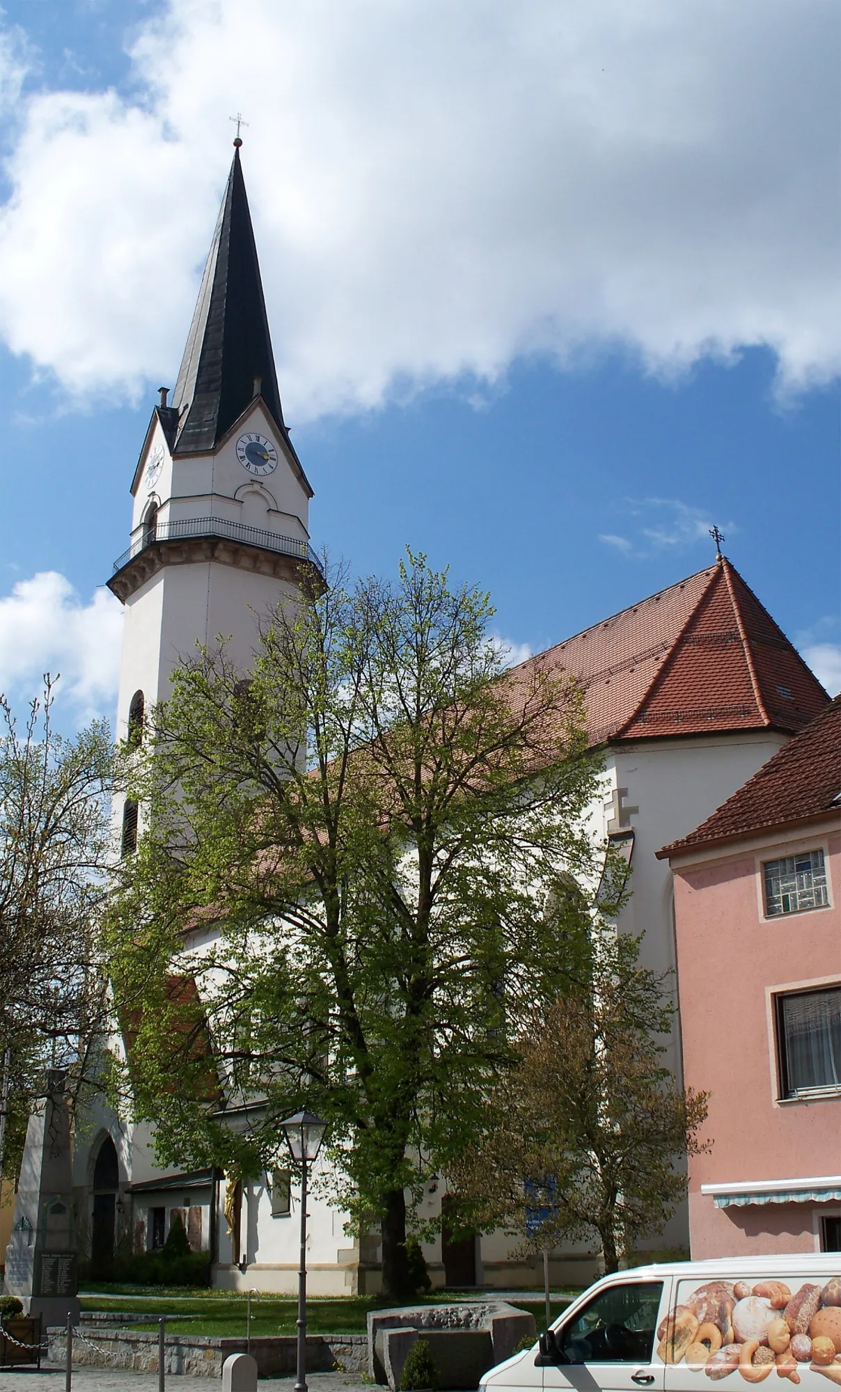 Photo showing: Die Pfarrkirche Mariä Himmelfahrt in Hofkirchen, Landkreis Passau, Bayern, Deutschland.