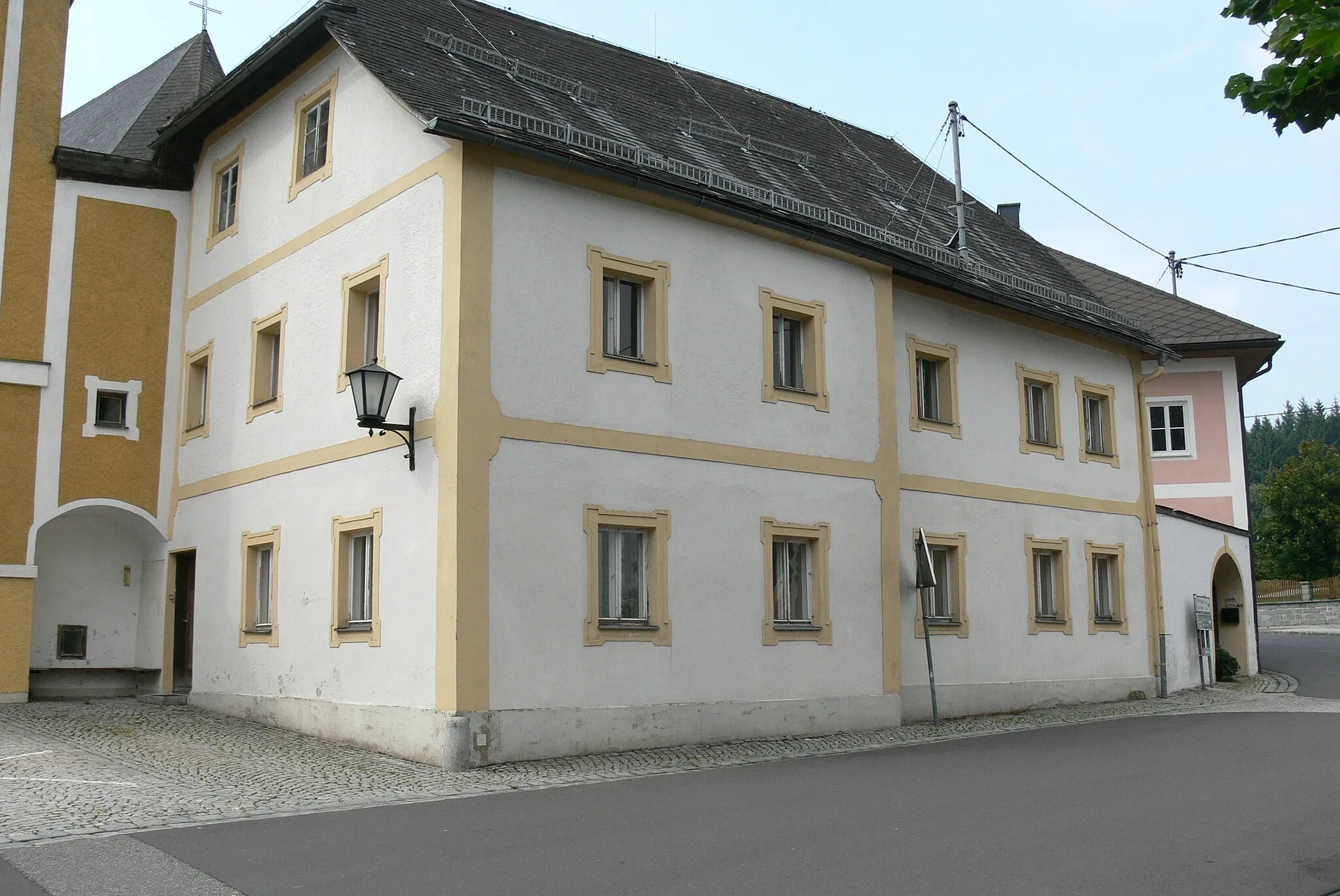 Photo showing: Pfarrkirchen im Mühlkreis ( Upper Austria ). Former sacristan house ( 16th-17th century ).