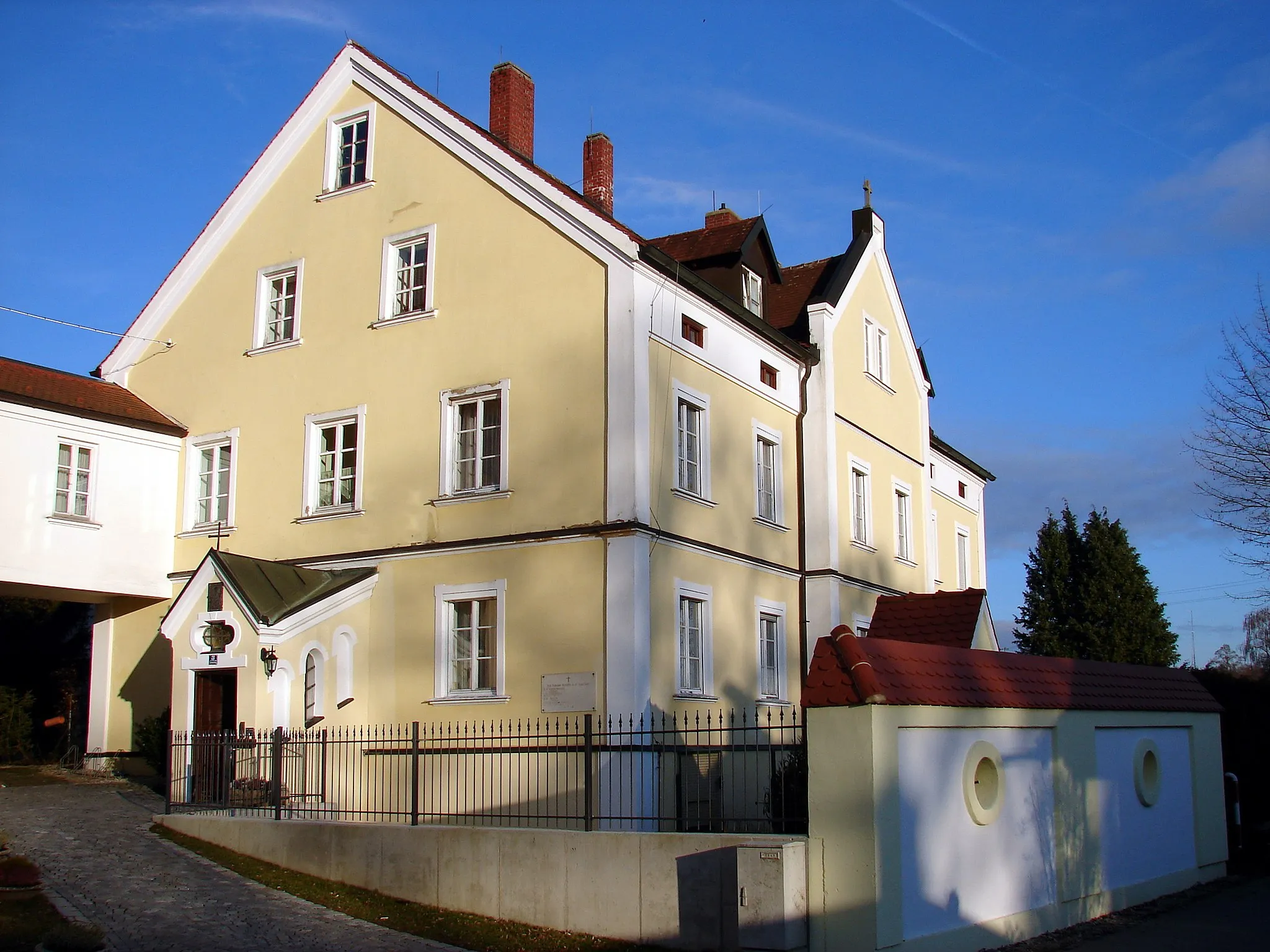 Photo showing: Das Kloster Mainburg ist ein Kloster der Pauliner in Mainburg in Niederbayern.