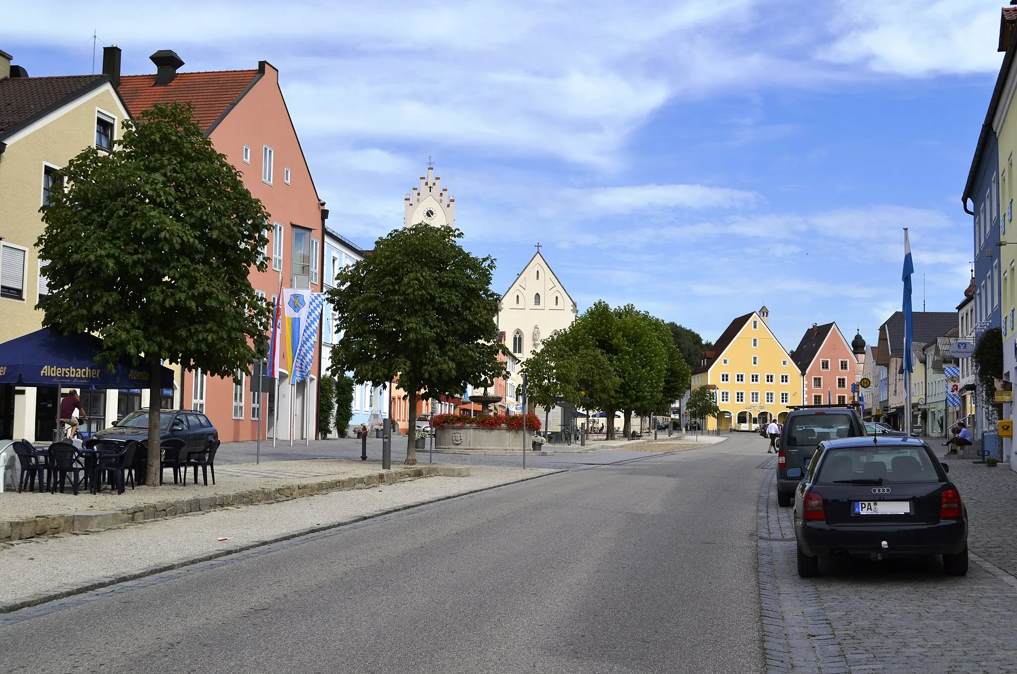 Photo showing: Der Marktplatz von Aidenbach.