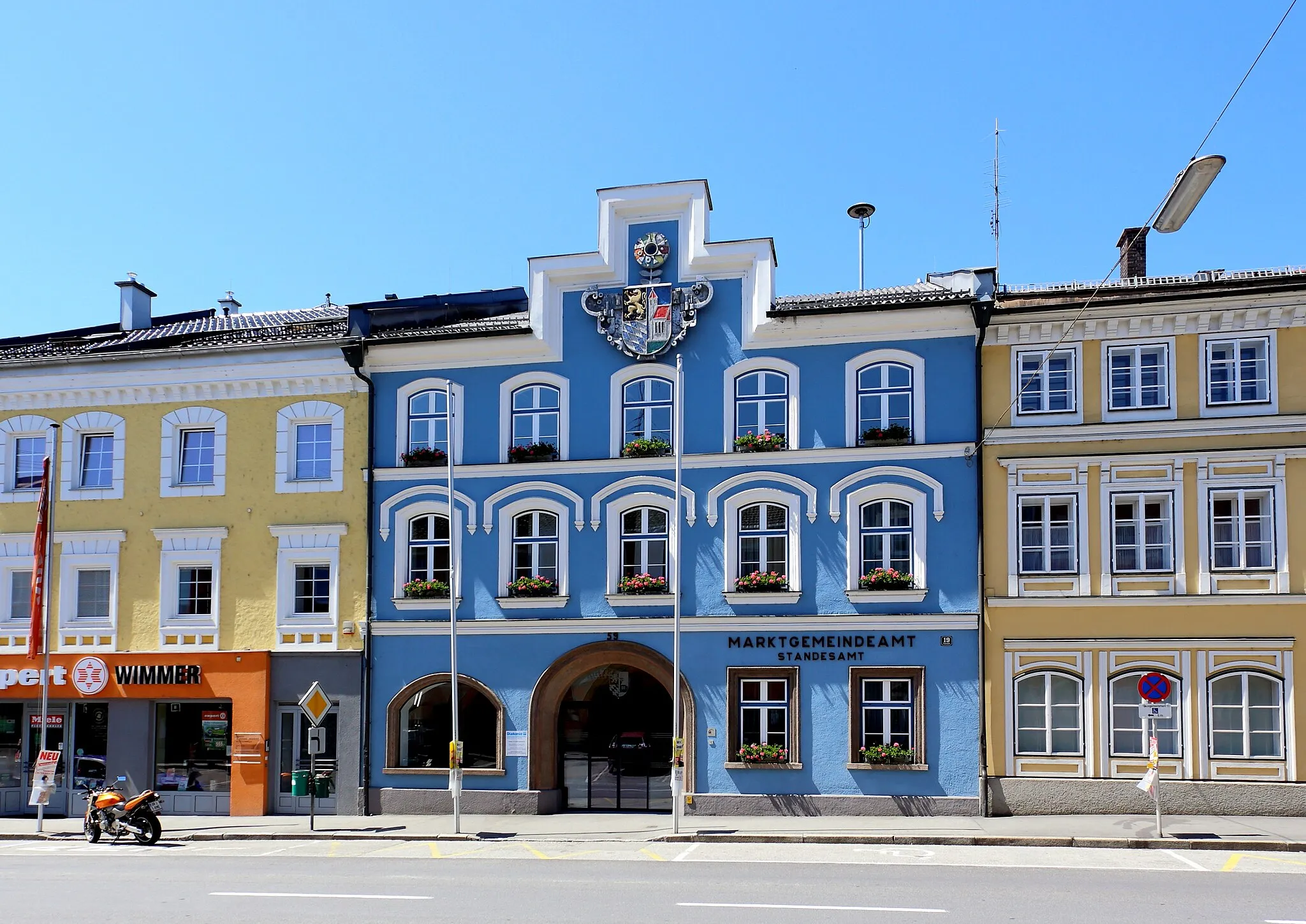 Photo showing: Das Marktgemeindeamt und ehemaliges Rathaus der oberösterreichischen Marktgemeinde Mauerkirchen.