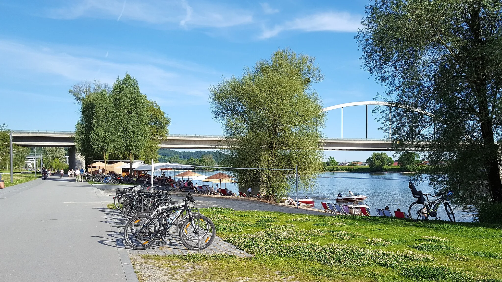 Photo showing: Donaupromenade Deggendorf flussabwärts