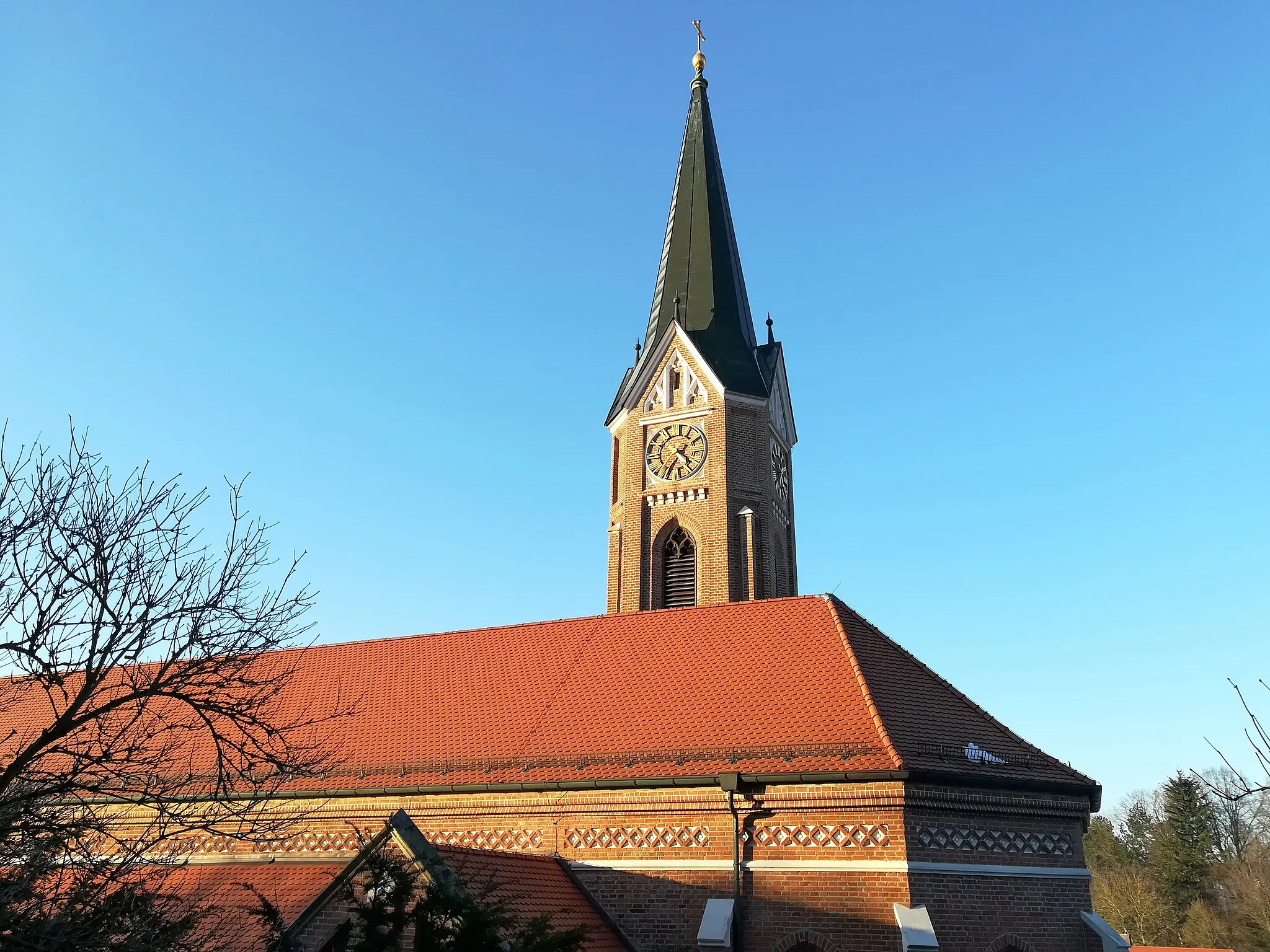 Photo showing: Die römisch-katholische Pfarrkirche St. Georg ist eine dreischiffige Pseudobasilika, die in den Jahren 1868 und 1869 im neugotischen Stil erbaut wurde.