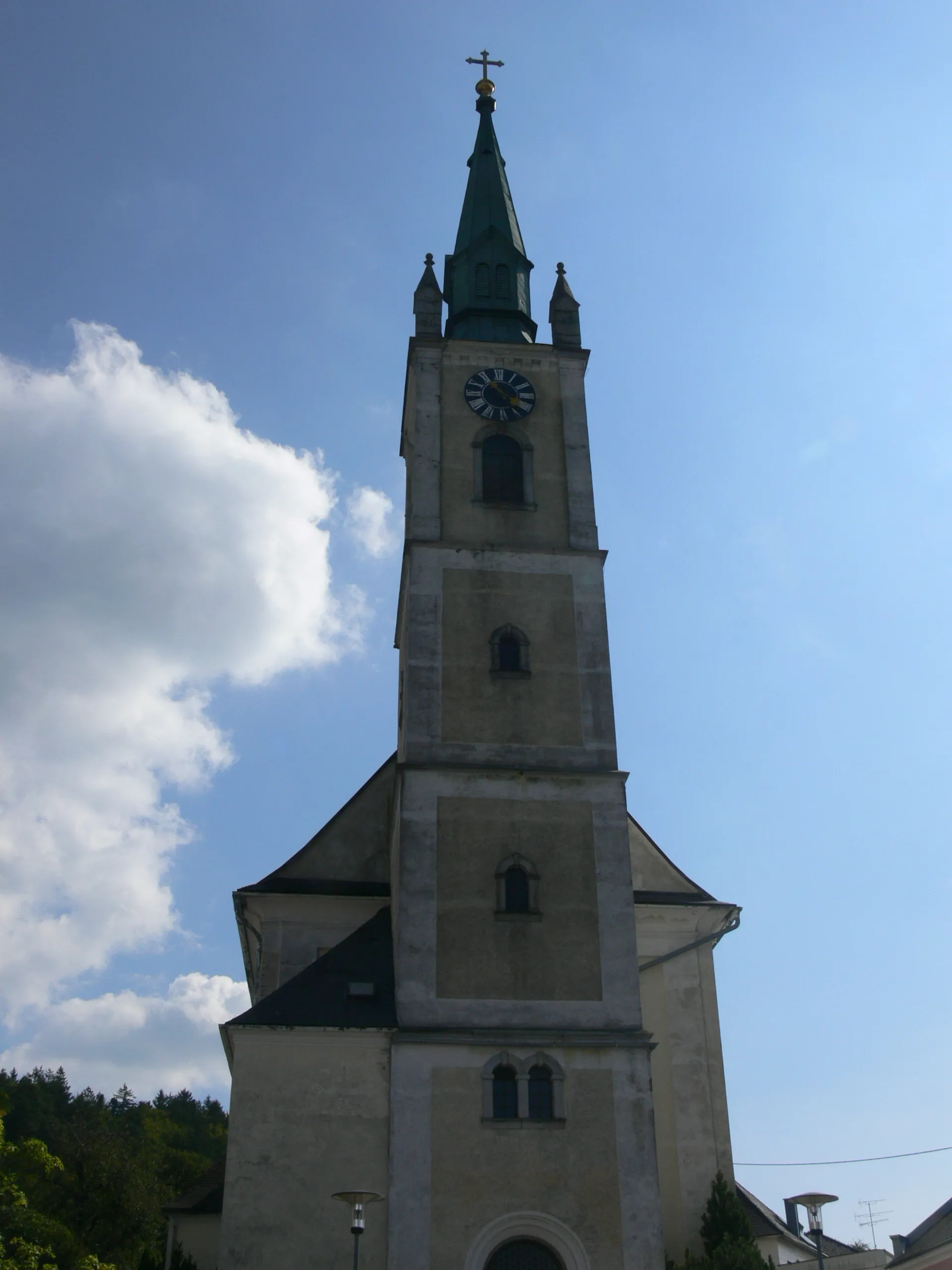 Photo showing: Saint Mary Magdalene parish church in Oepping ( Upper Austria ). Facade with tower ( 1883 )