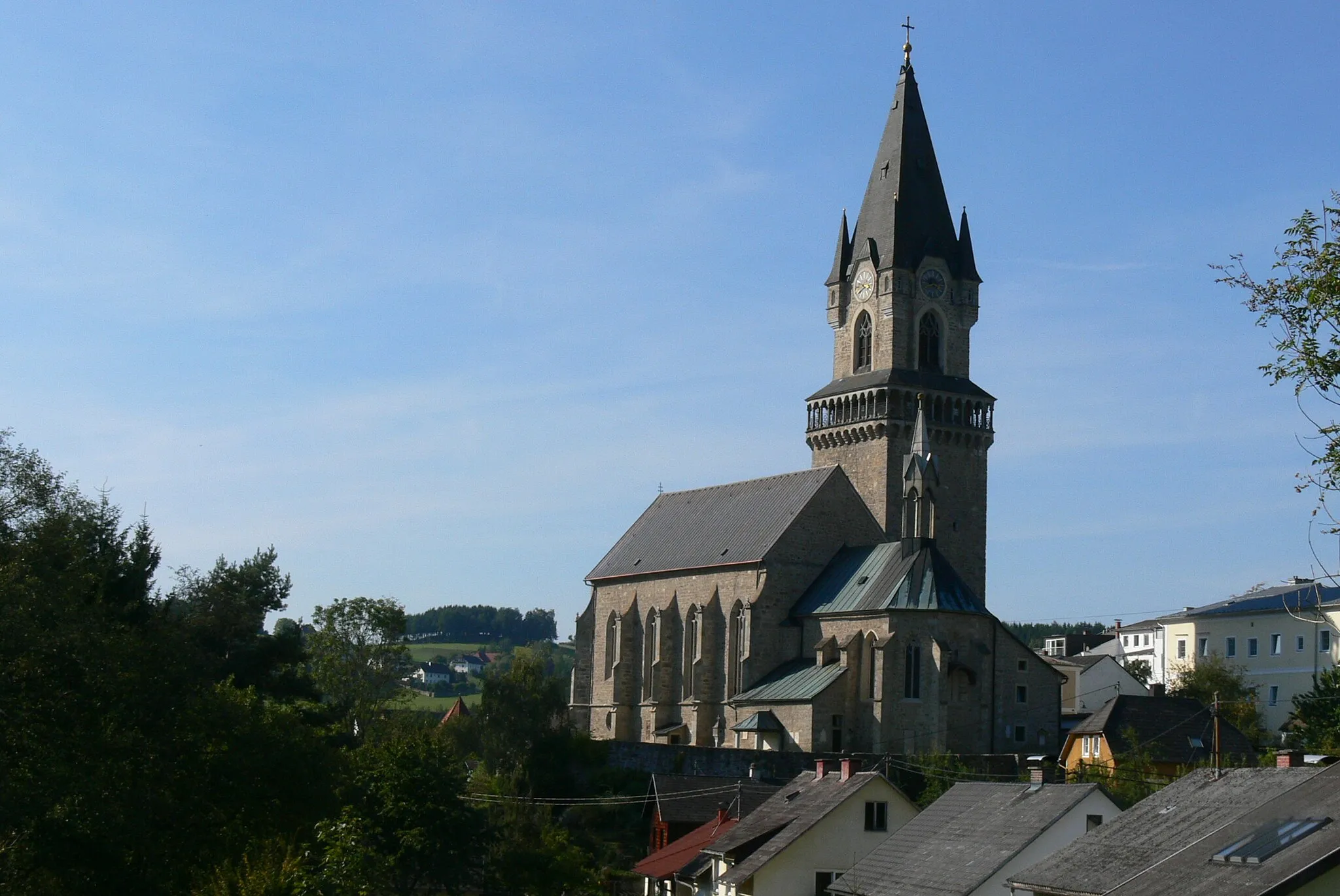 Photo showing: Haslach an der Mühl ( Upper Austria ). Saint Nicholas parish church: View from south.