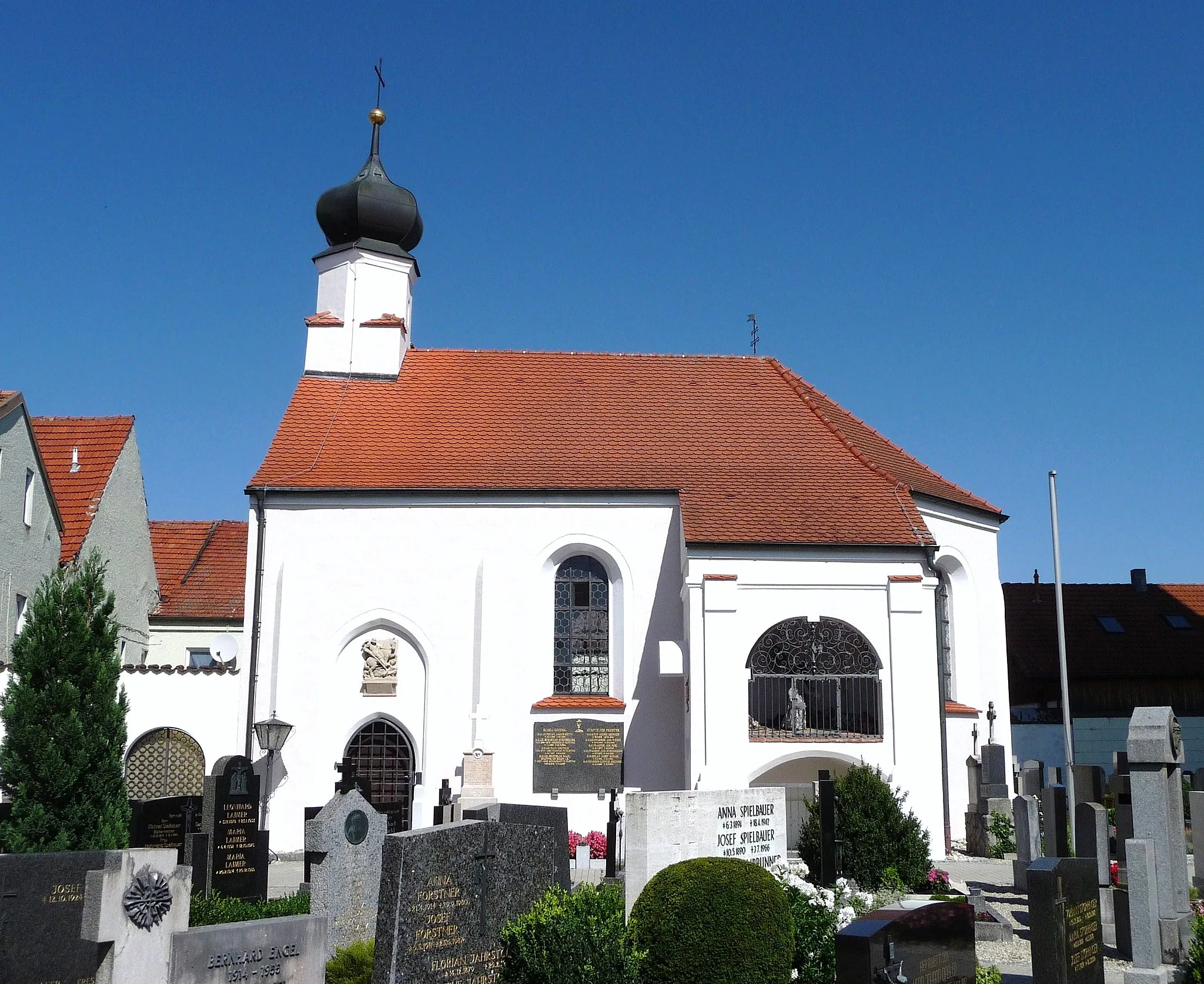 Photo showing: Die Friedhofskapelle in Pilsting