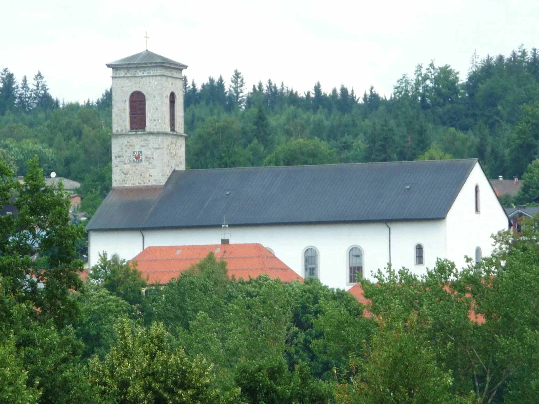 Photo showing: Die Pfarrkirche St. Leonhard in Neureichenau