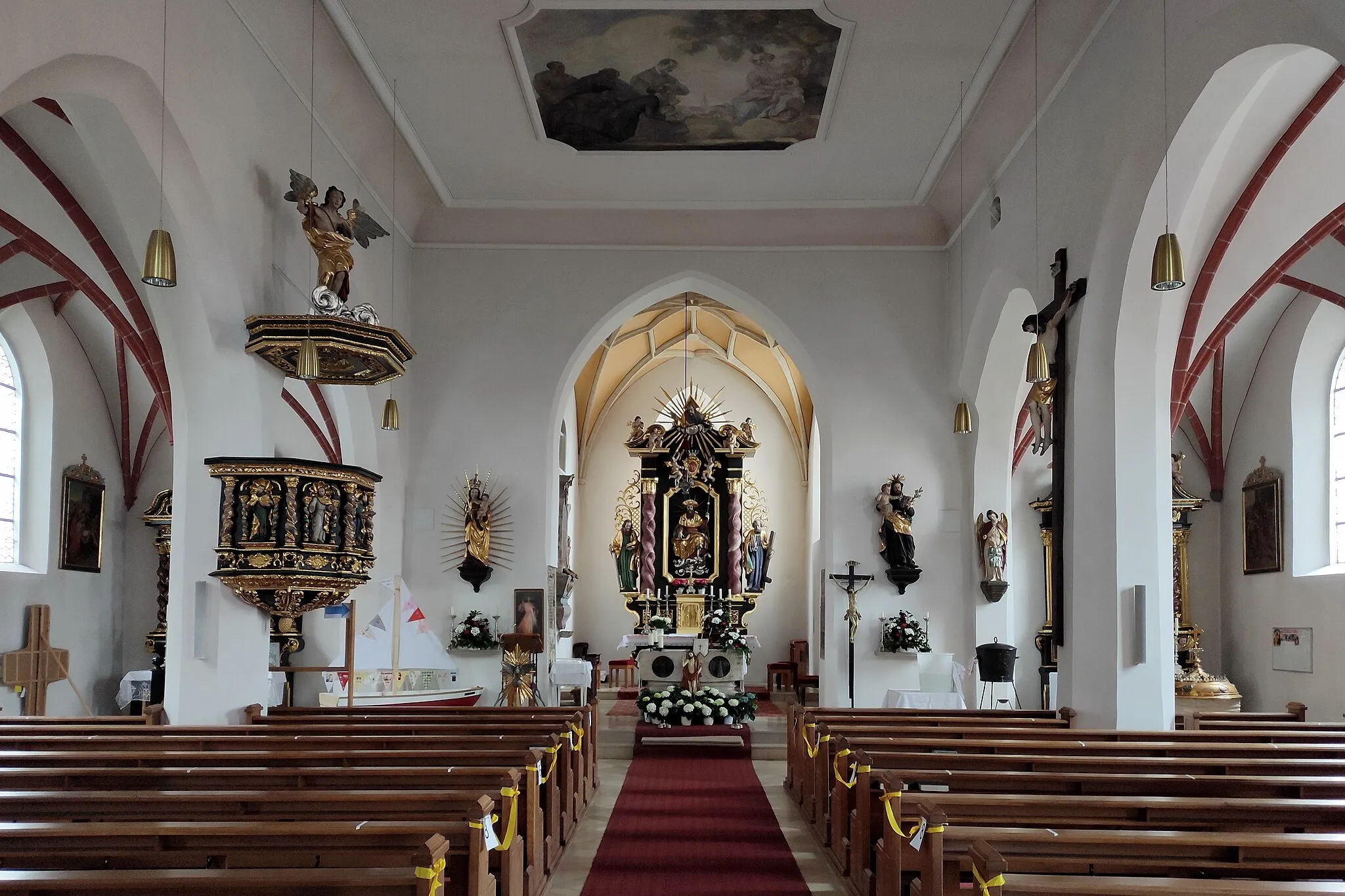 Photo showing: Die römisch-katholische Pfarrkirche St. Jakob in Obersüßbach ist eine im Kern romanische Anlage aus dem 12. oder 13. Jahrhundert, die spätgotisch verändert und neugotisch erweitert wurde.