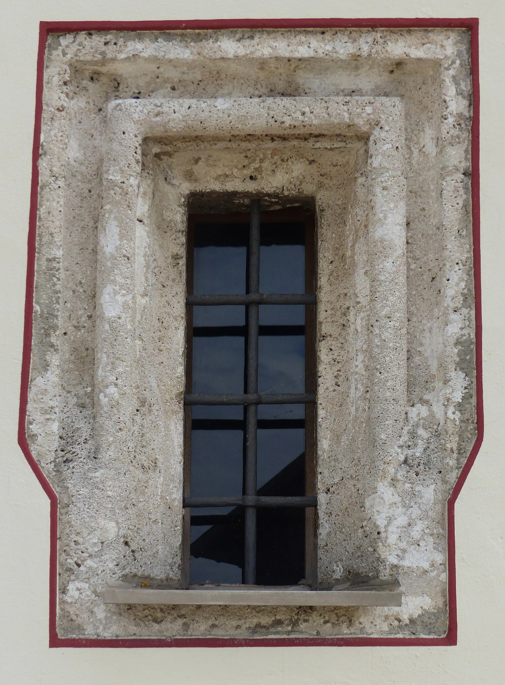Photo showing: Mittich ( Lower Bavaria ). Parish church of the Assumption of Mary: Gothic window ( 15th century )