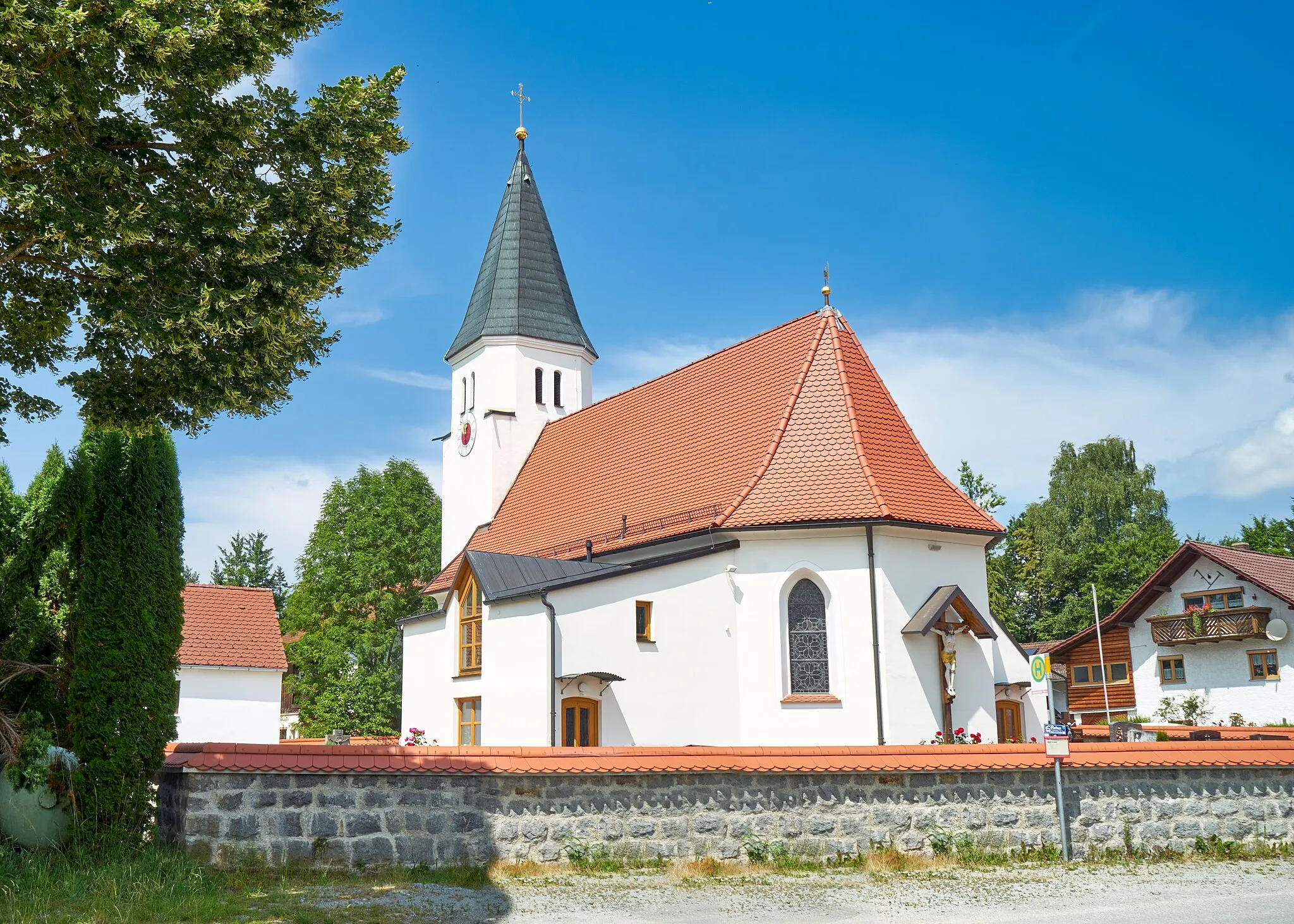 Photo showing: Katholische Expositurkirche St. Martin in Oberiglbach, Ansicht von Südosten