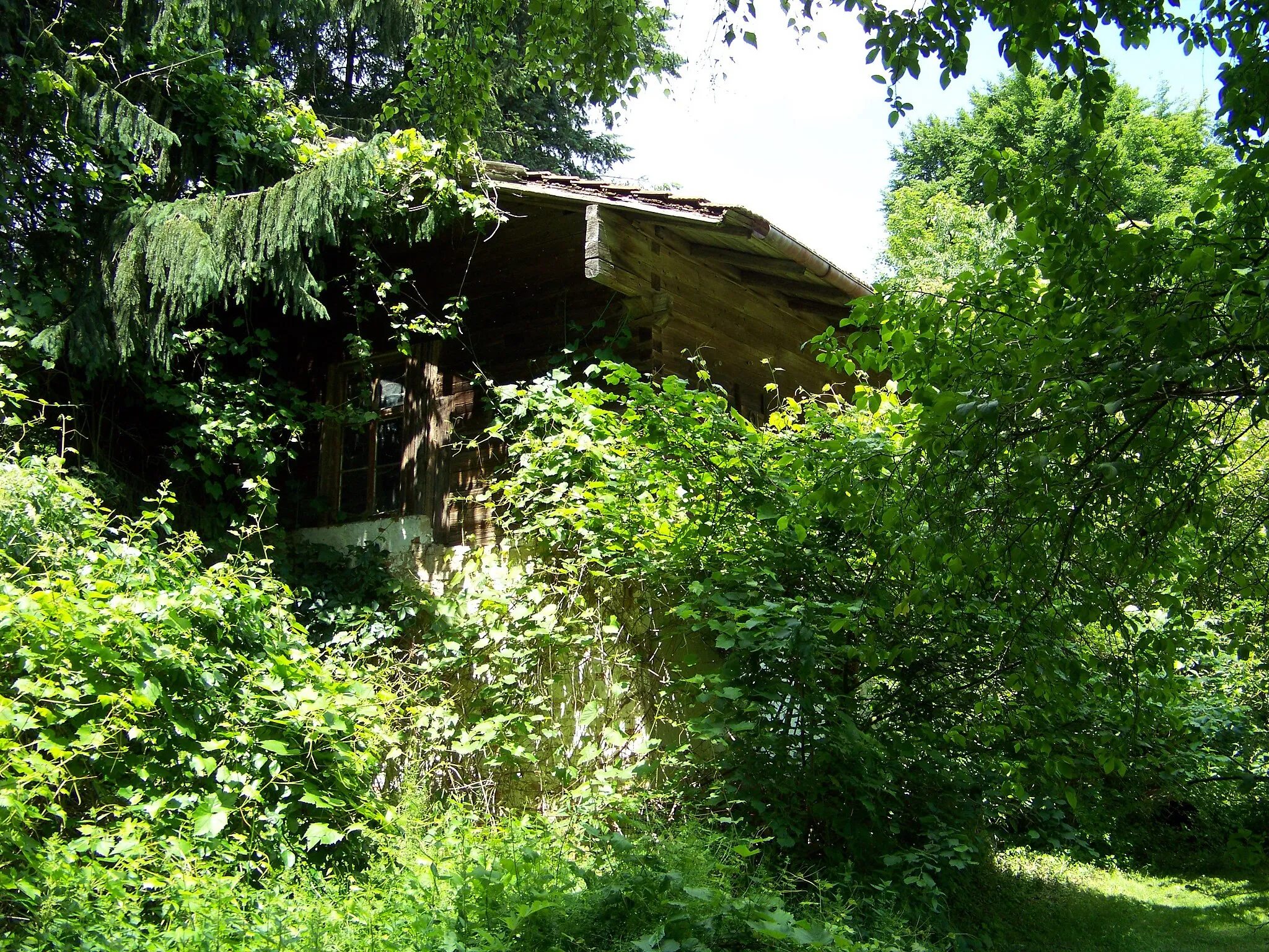 Photo showing: Hofdorf, Pfarrstadel (westlich), Flachsatteldachbau mit Blockbau-Obergeschoss, 2. Hälfte 18. Jh.