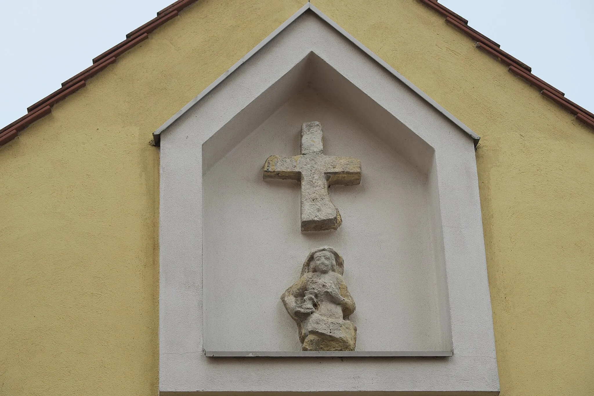 Photo showing: Katholische Kirche Maria Immaculata in Einmuß (Saal an der Donau) im niederbayerischen Landkreis Kelheim (Bayern/Deutschland), Relief