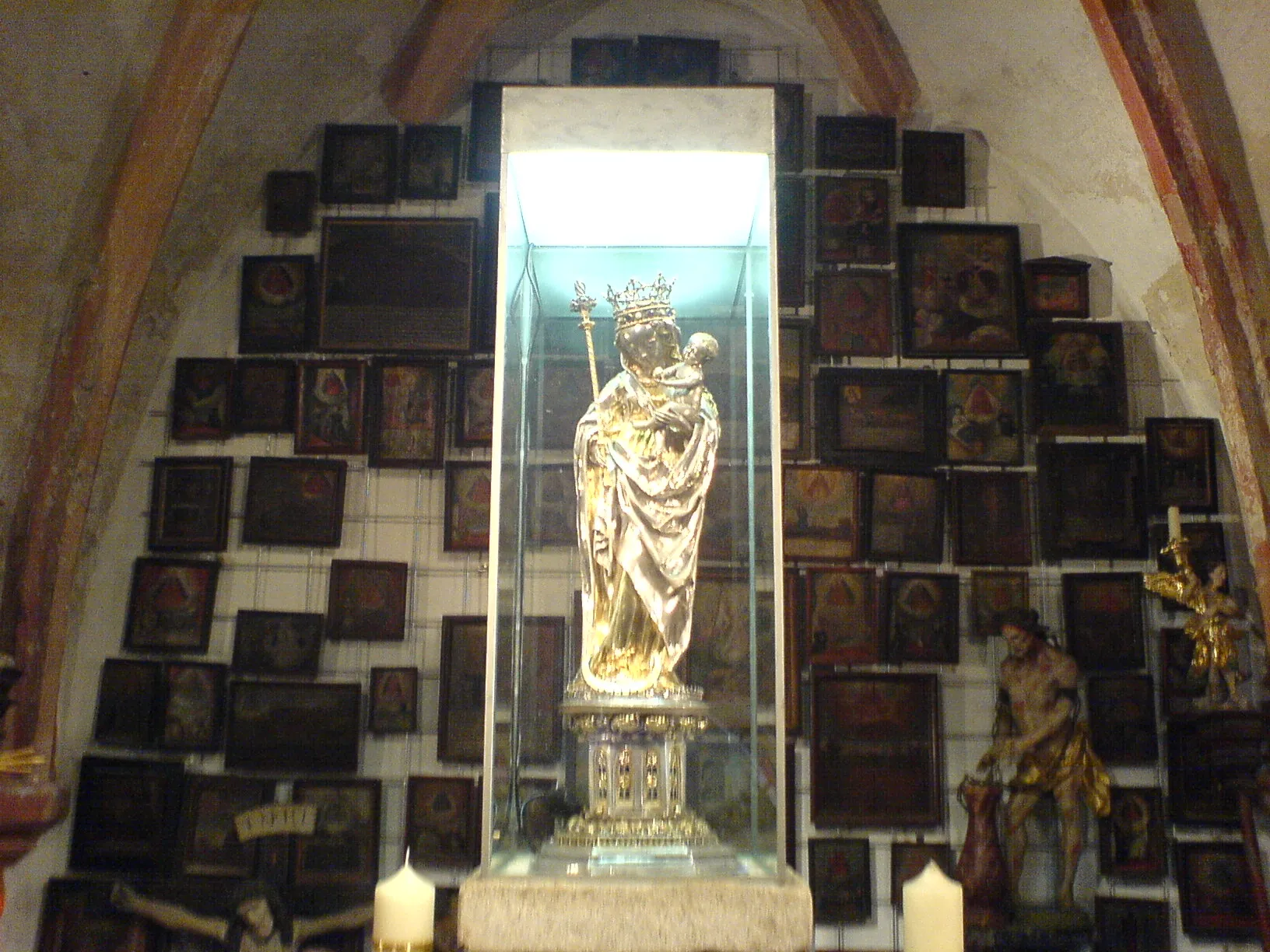 Photo showing: Silbermadonna der Kirche Kößlarn, Votivraum