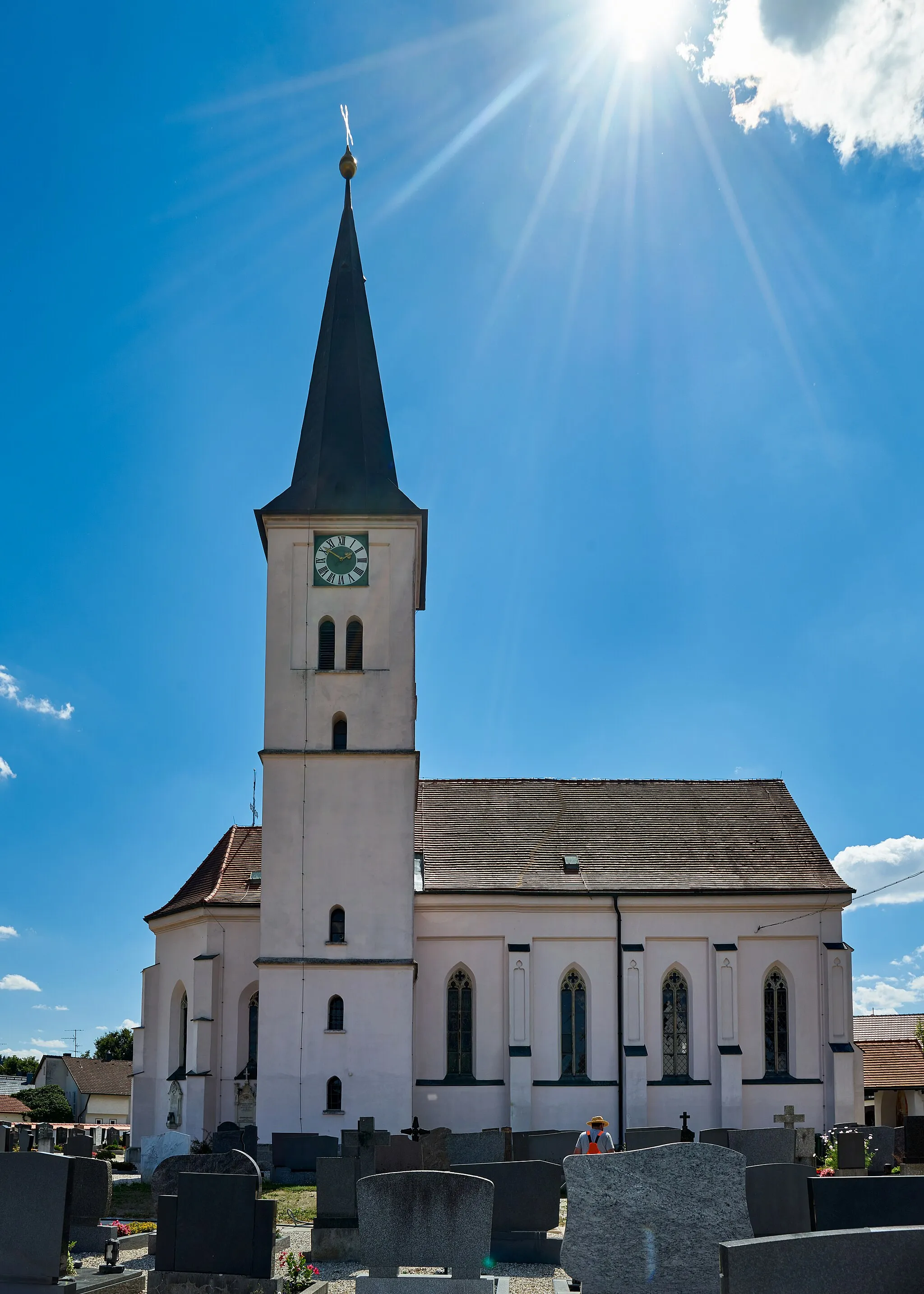 Photo showing: Katholische Kirche St. Laurentius, einschiffige Anlage, neugotisch, 1878, eingezogener Chor im Kern 15. Jahrhundert; mit Ausstattung, Ansicht von Norden