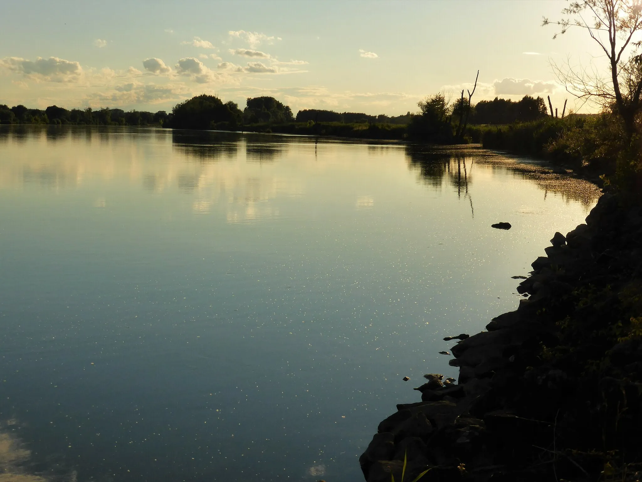 Photo showing: Abendstimmung an der Donau bei Niederachdorf.