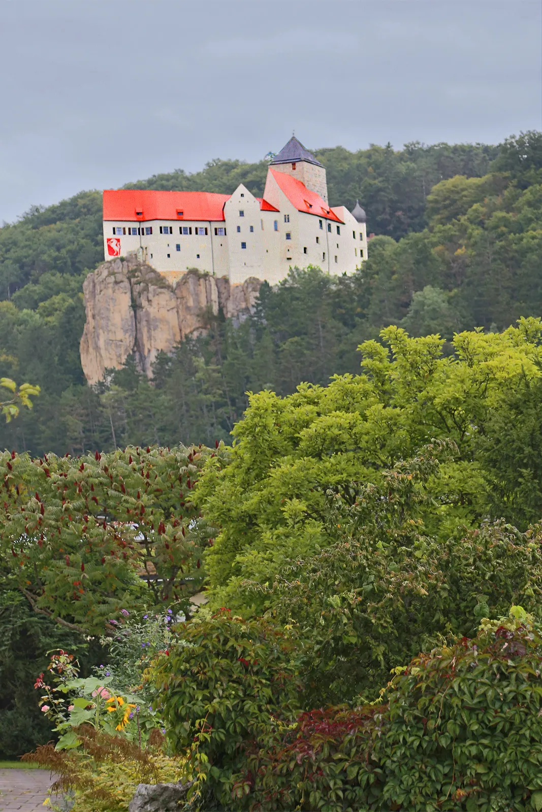 Photo showing: Castle Prunn near Riedenburg in the district of Kelheim, Niederbayern.