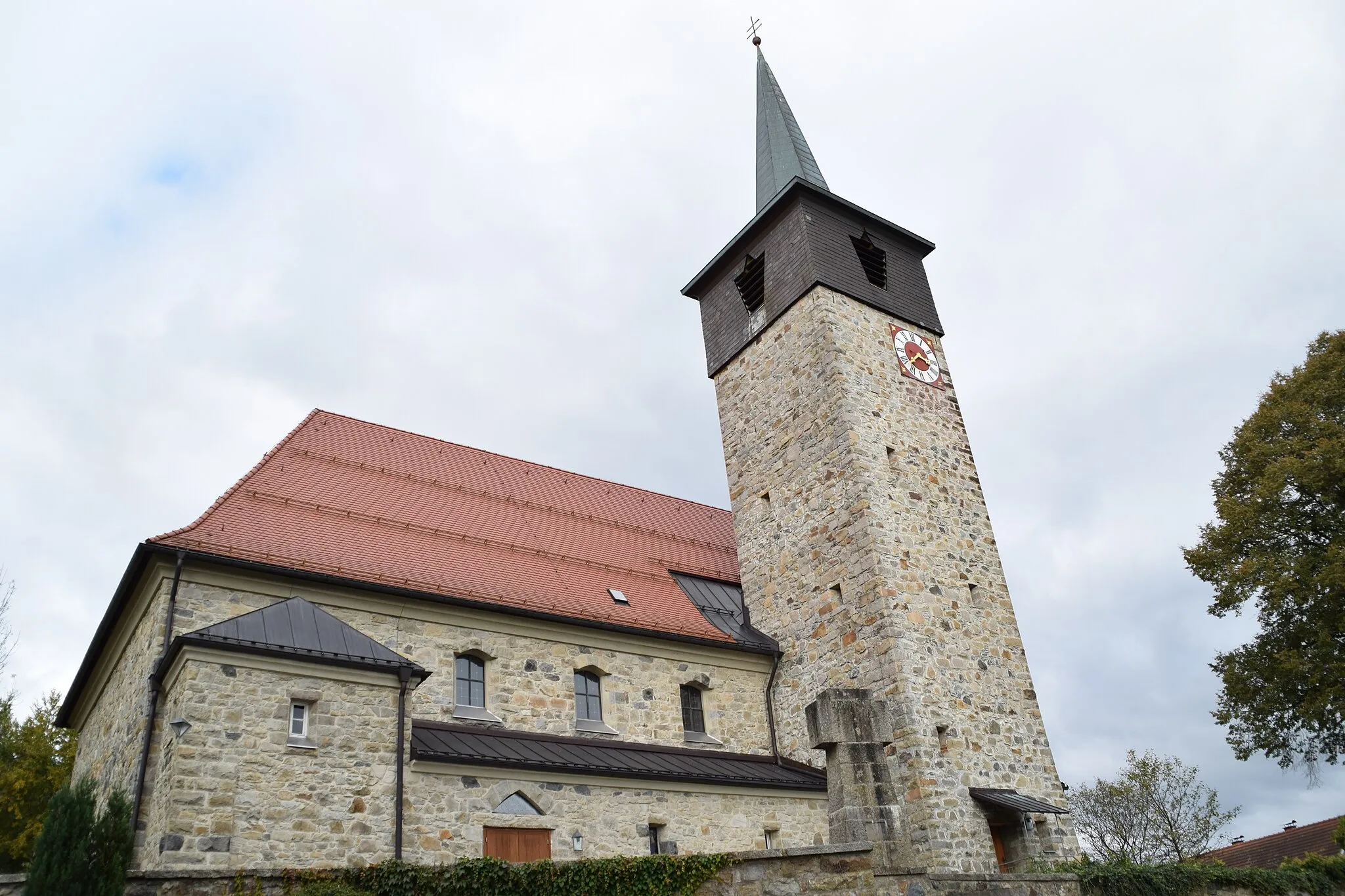 Photo showing: Pfarrkirche St. Josef Karlsbach