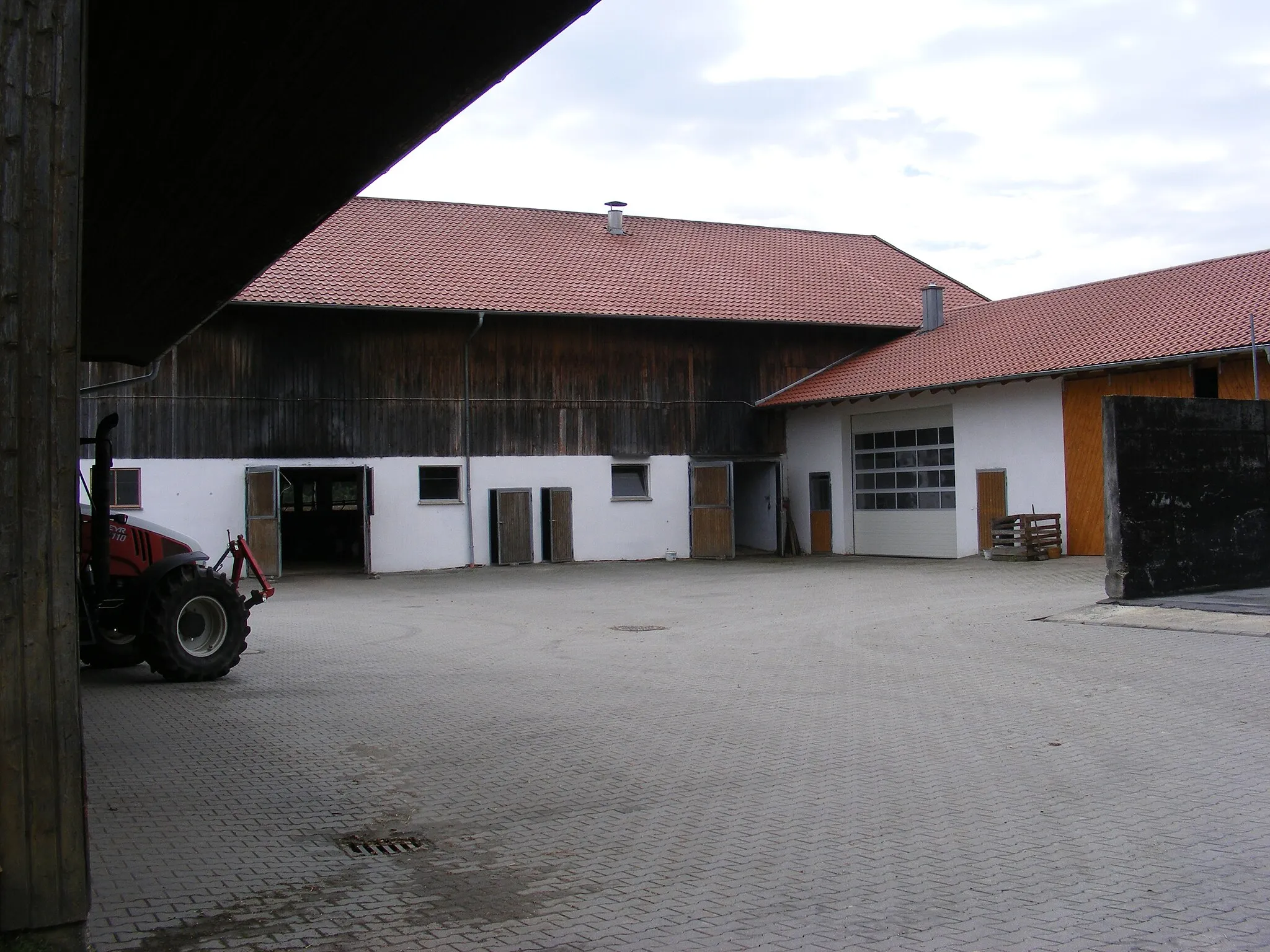Photo showing: Wirtschaftsgebäude in Kraham-West (Gemeinde Johanniskirchen, Lkr. Rottal-Inn)