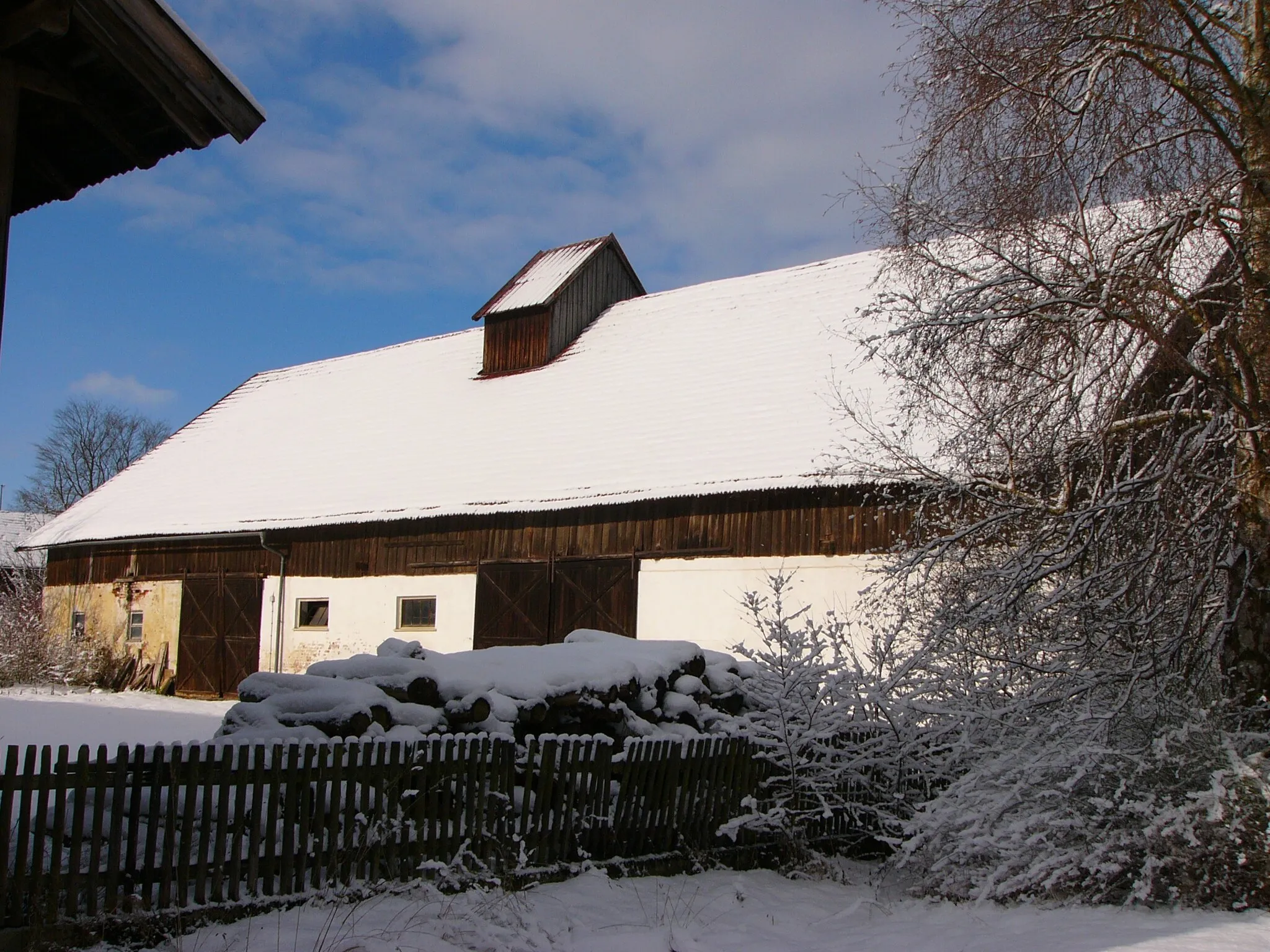 Photo showing: Blockbaustadel; um 1800; zugehörig zu einem Vierseithof.