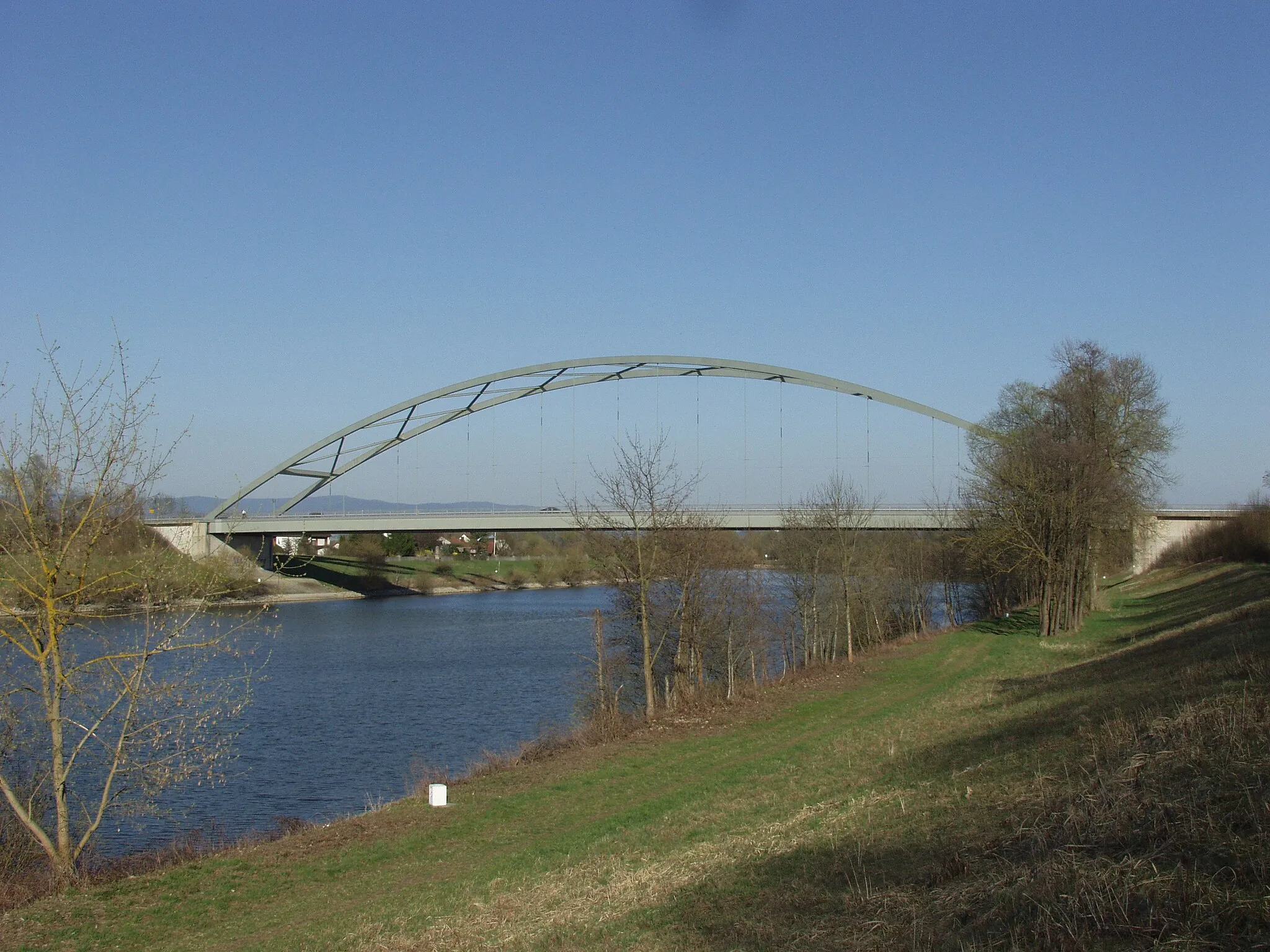 Photo showing: Iron tied arch bridge over river Danube near Straubing