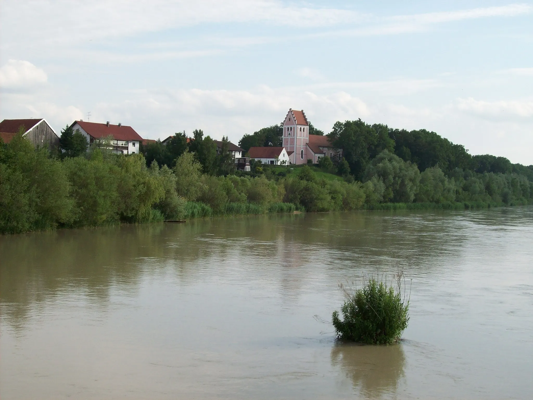 Photo showing: Ansicht von Niederpöring mit Isar bei Hochwasser