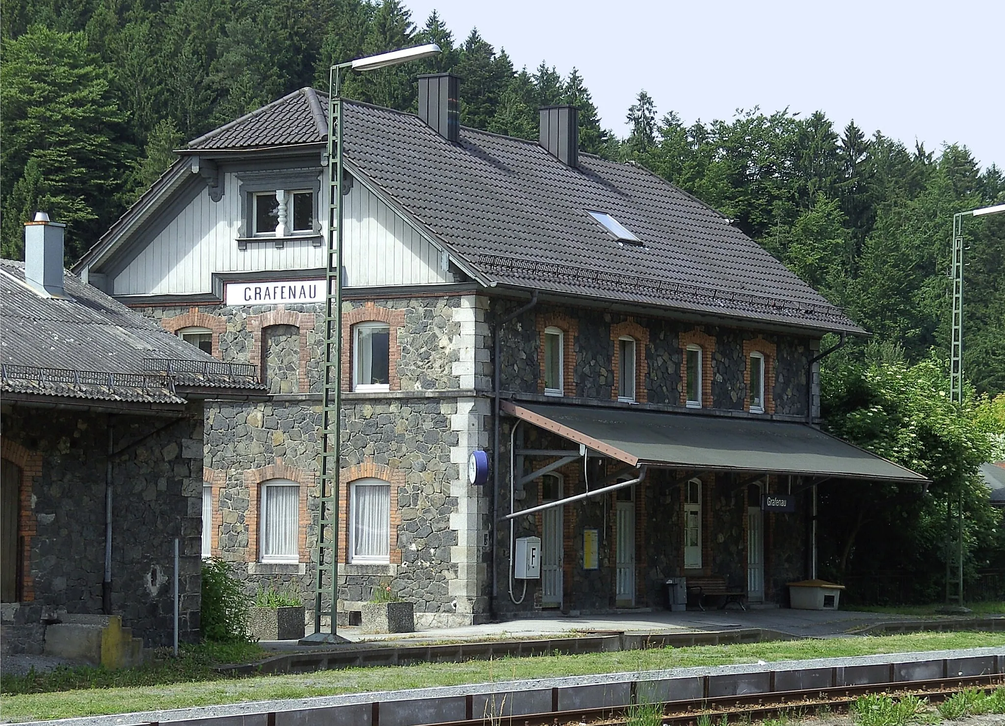 Photo showing: Der Bahnhof von Grafenau im Juni 2008.