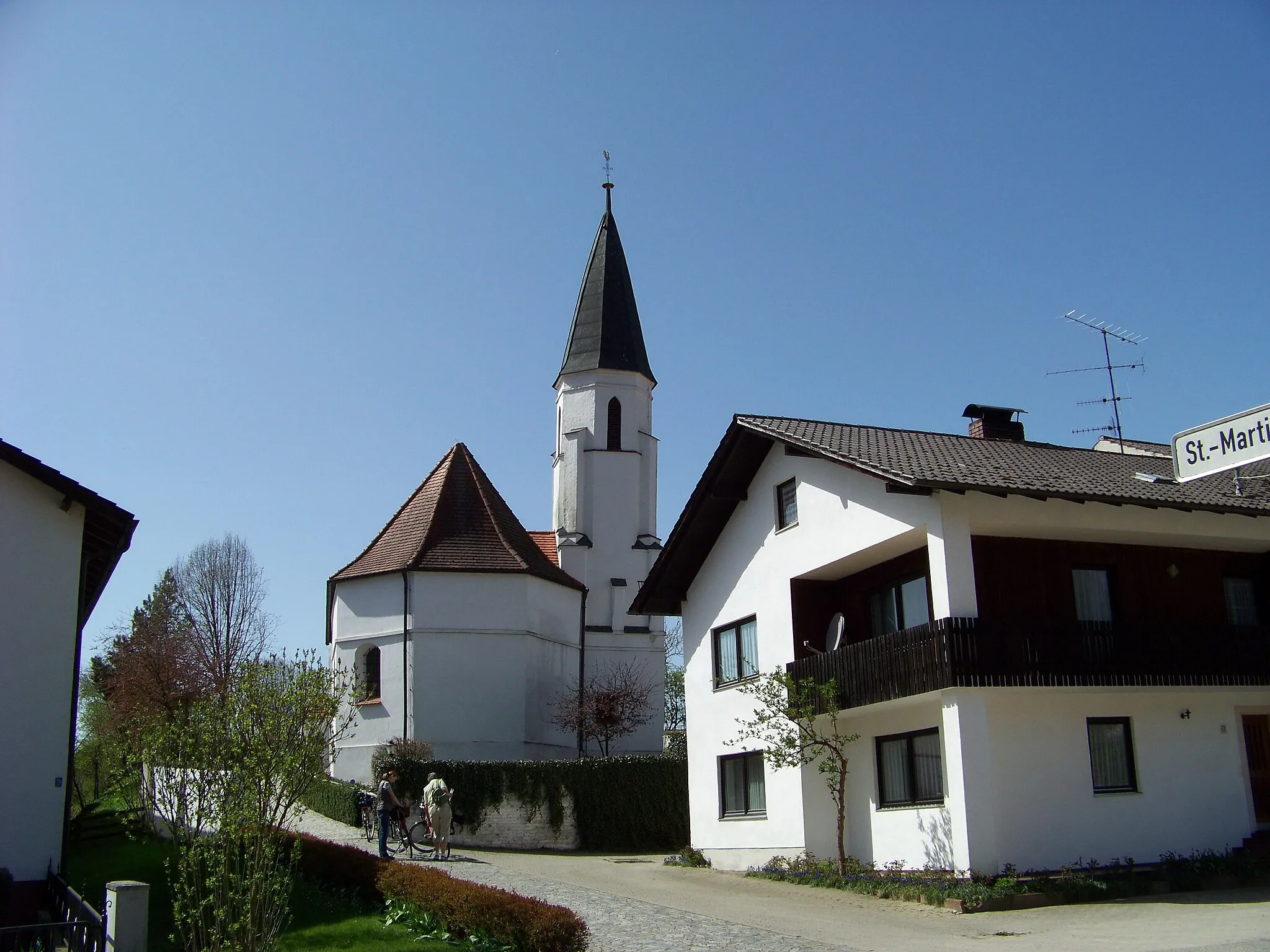 Photo showing: Essenbach, Oberwattenbach. Kath. Kirche St. Martin. Spätgotischer Bau des 15. Jahrhunderts, mit barocken Veränderungen im 17. und 18. Jahrhundert; mit Ausstattung.