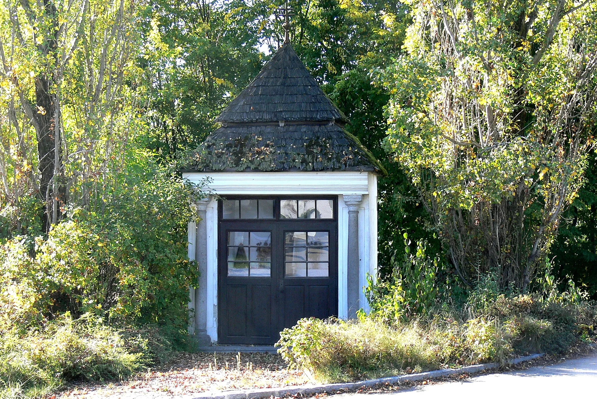 Photo showing: Sarleinsbach ( Upper Austria ). Chapel ( 1800 ) of the Ecker family.