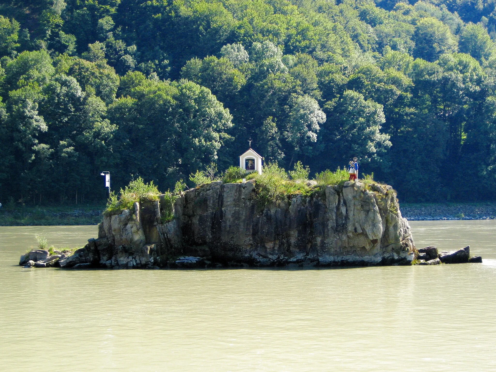 Photo showing: Der Jochenstein in der Donau