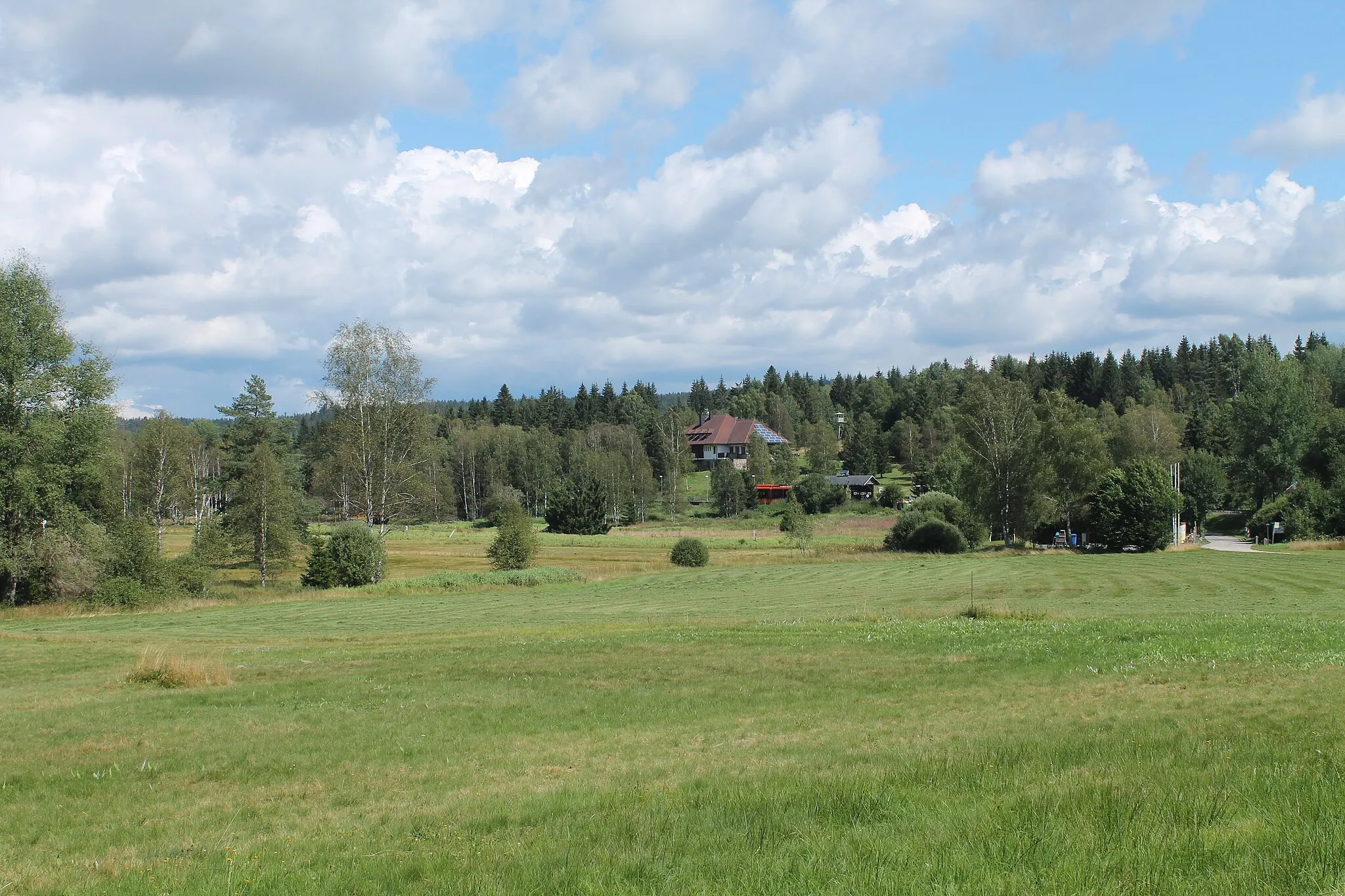 Photo showing: View from Haidmühle, Bayern, Germany to Nové Údolí, Stožec, Prachatice District, Czech Republic