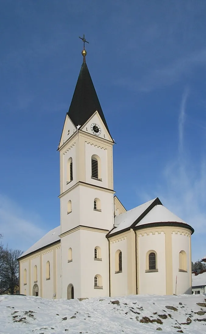 Photo showing: Ludwigsthal, Parish Church of the Sacred Heart from south-west.