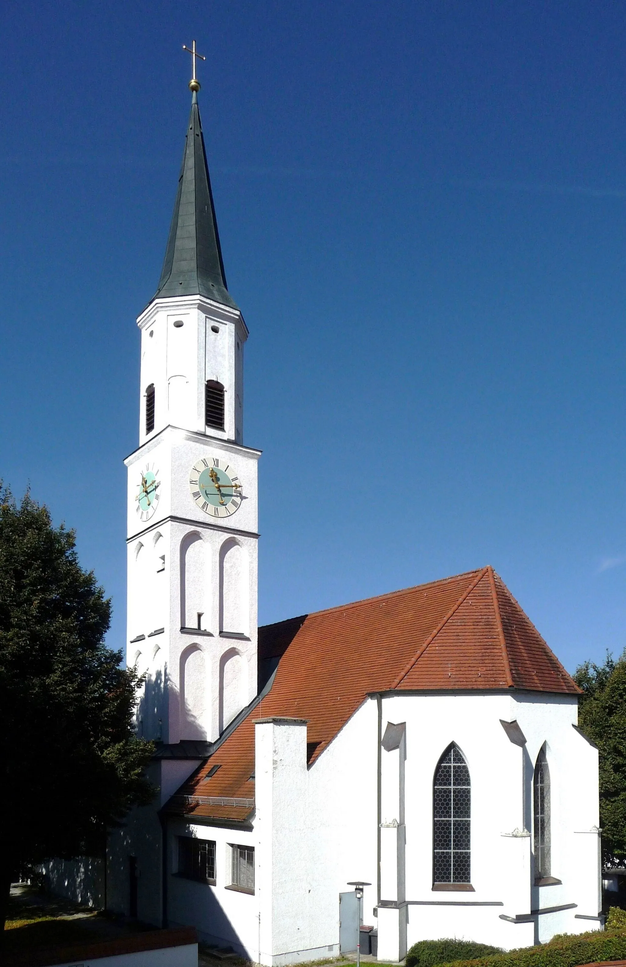 Photo showing: Die Pfarrkirche St. Peter und Paul in Buch am Erlbach