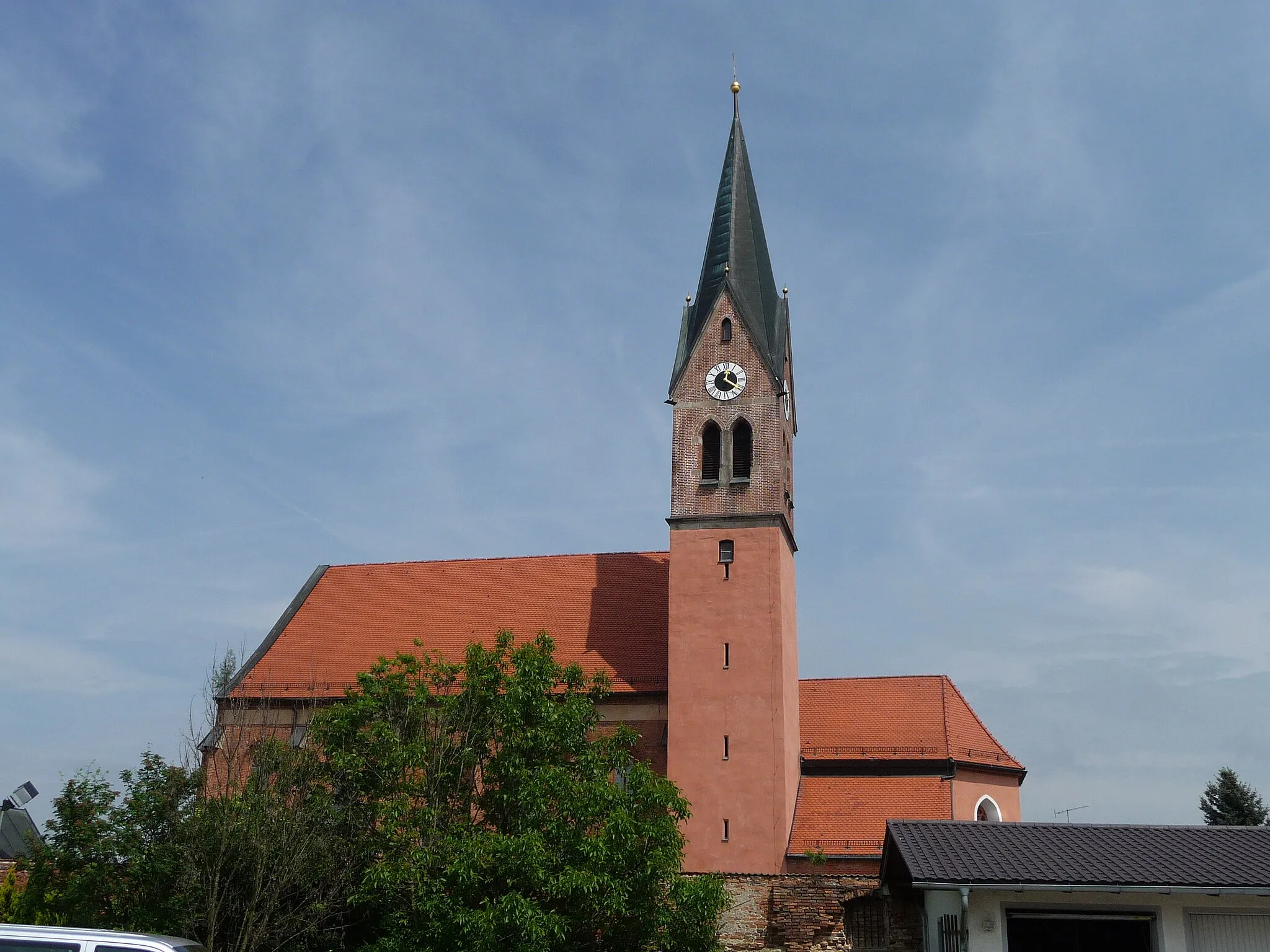 Photo showing: Die Pfarrkirche St. Laurentius und St. Gotthard in Schwanenkirchen