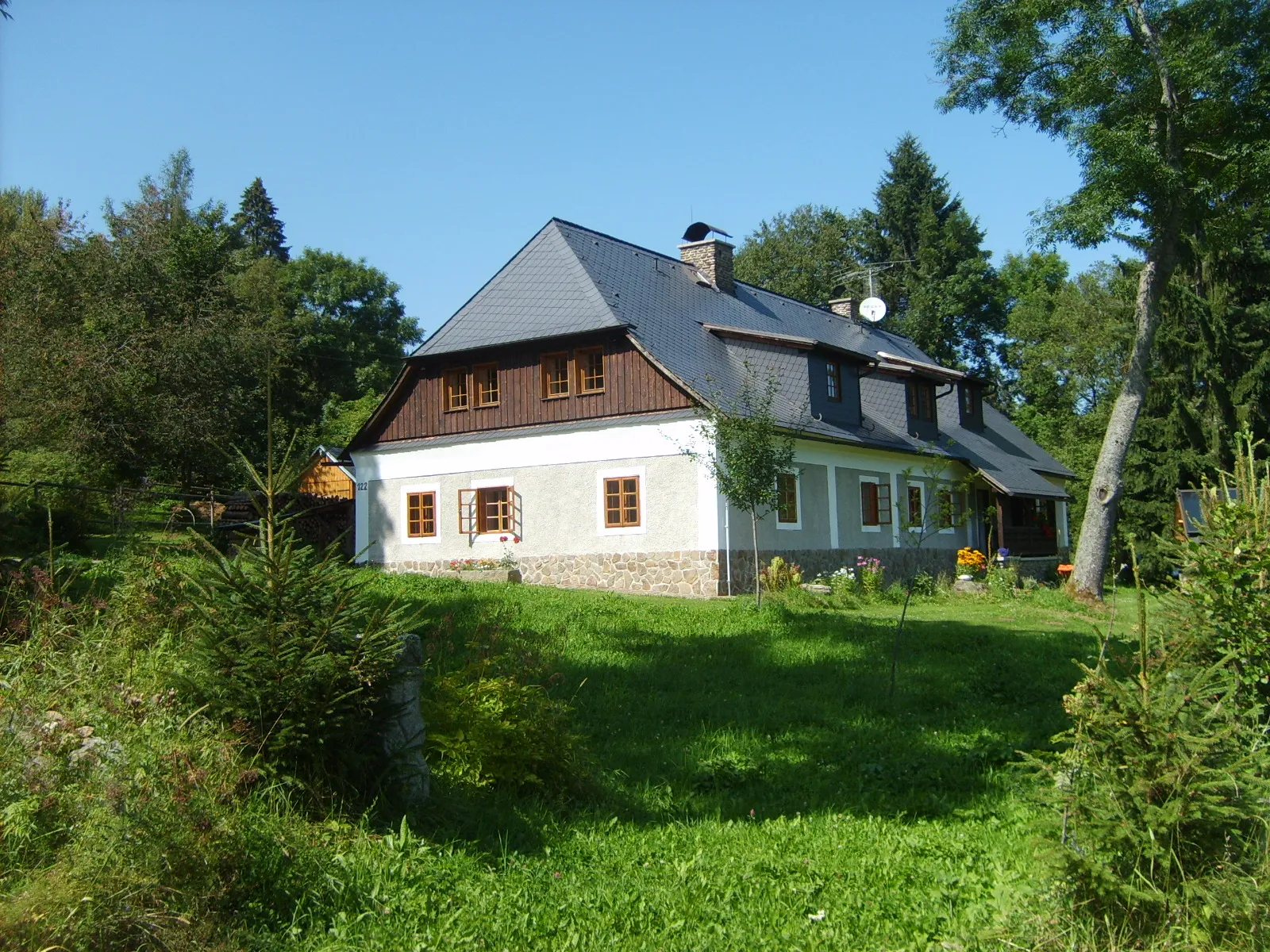 Photo showing: Older house in Prášily.