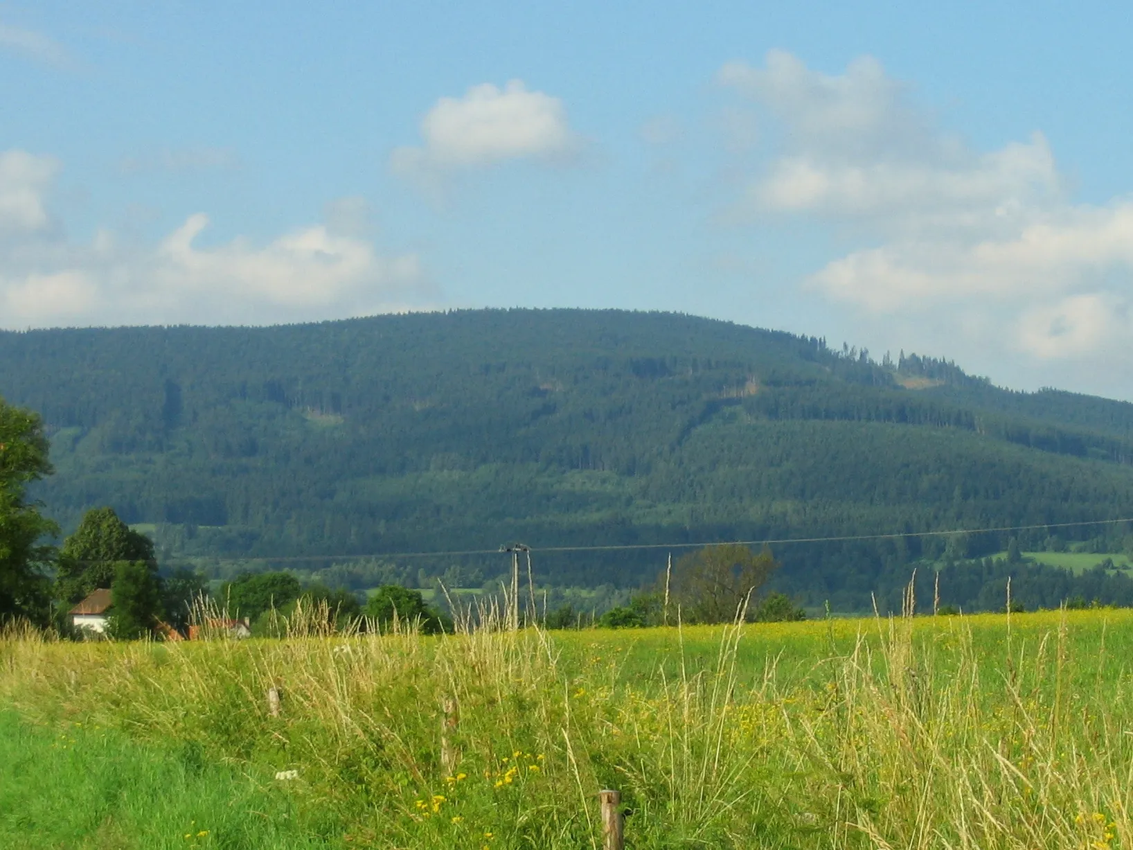 Photo showing: View of Ždánov (1064 m) from Strašín (from the north-east)